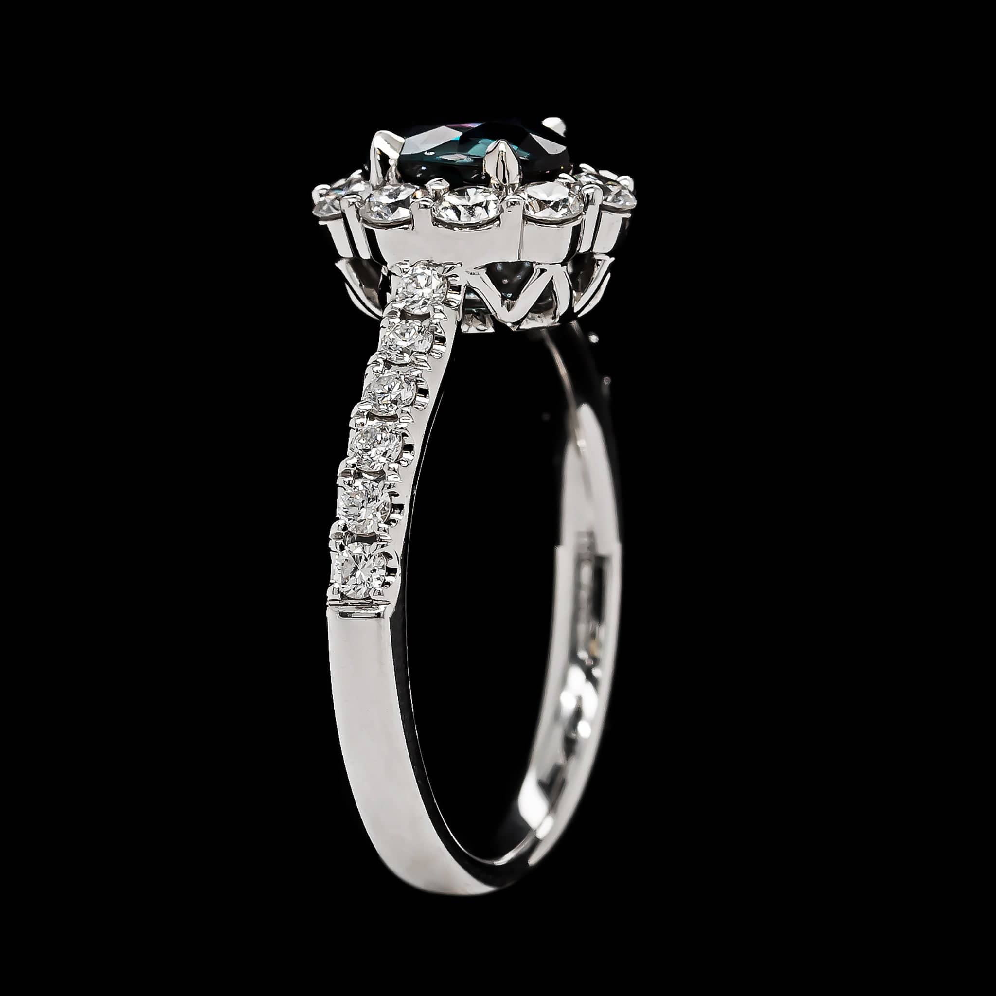 18K White Gold Estate Alexandrite and Diamond Ring - Image 2