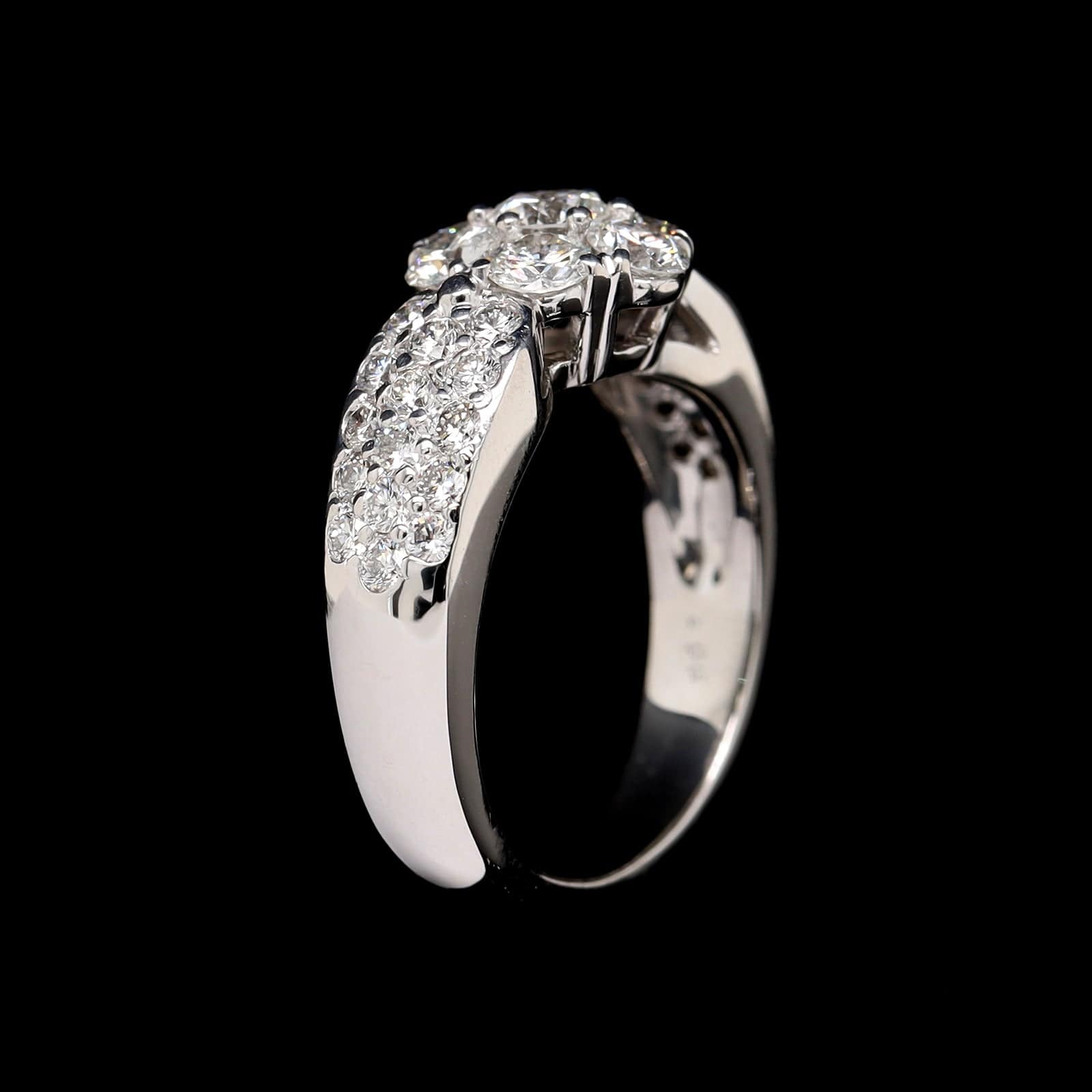 18K White Gold Estate Diamond Ring - Image 2