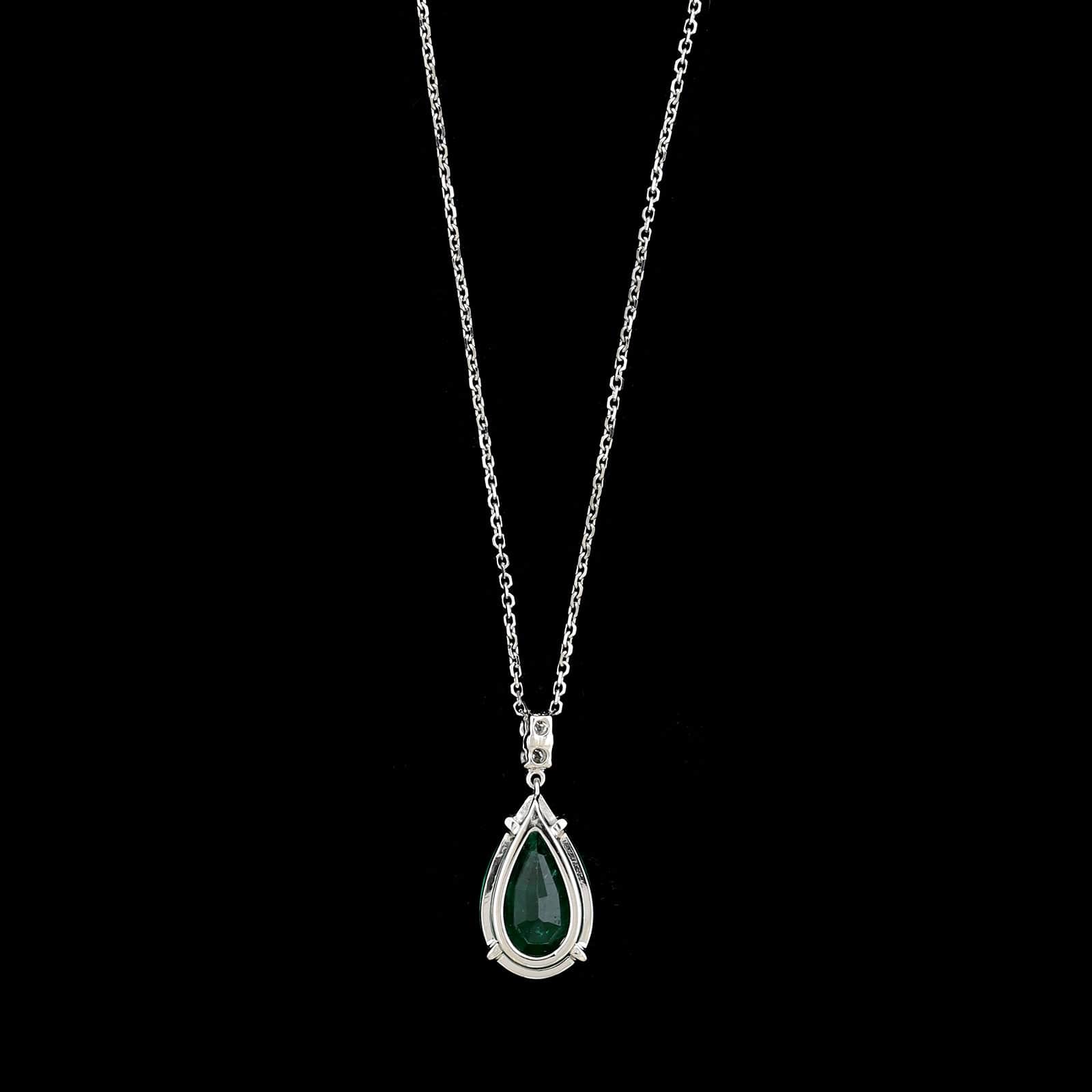 18K White Gold Estate Emerald and Diamond Necklace - Image 2