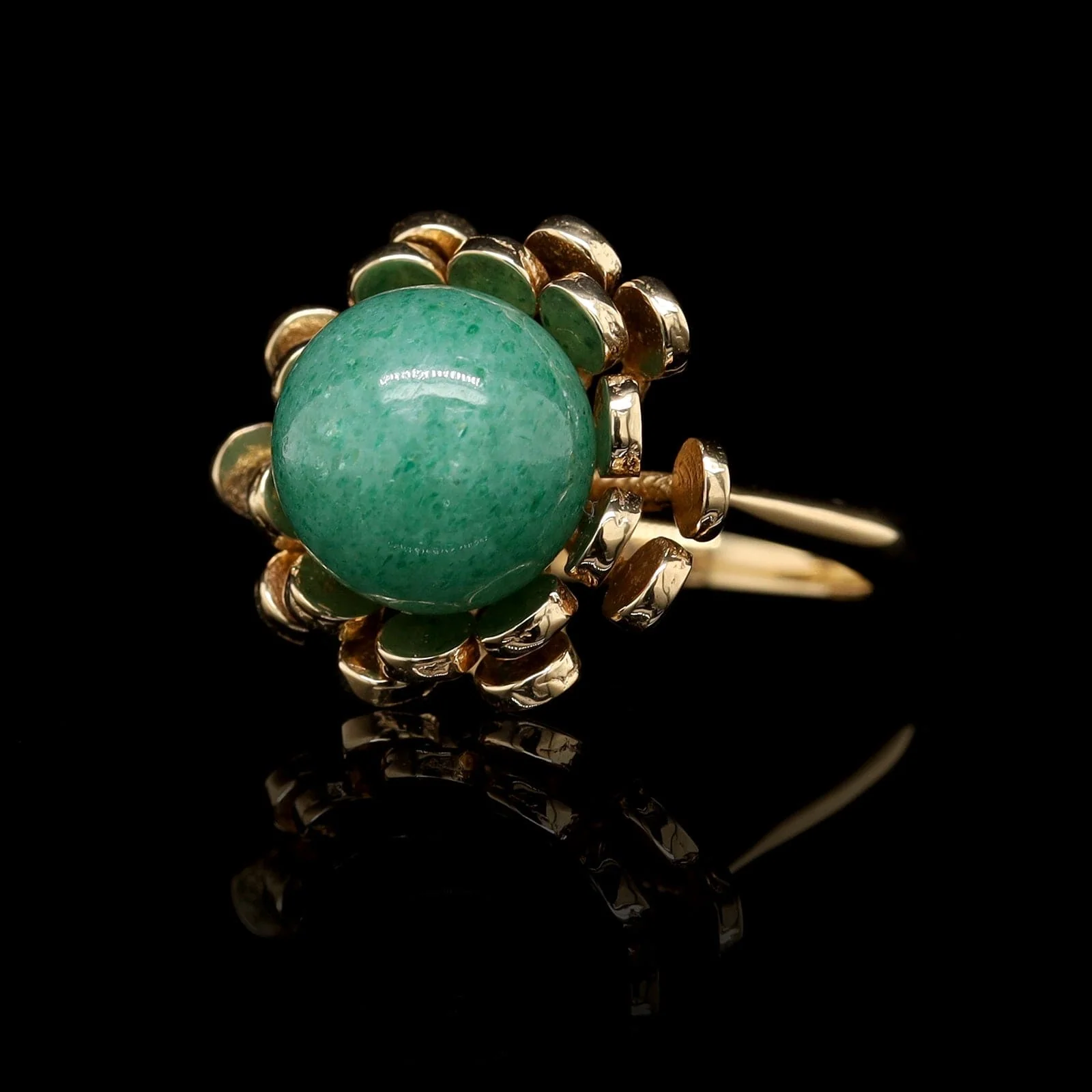 18K Yellow Gold Estate Aventurine Bead Flower Ring