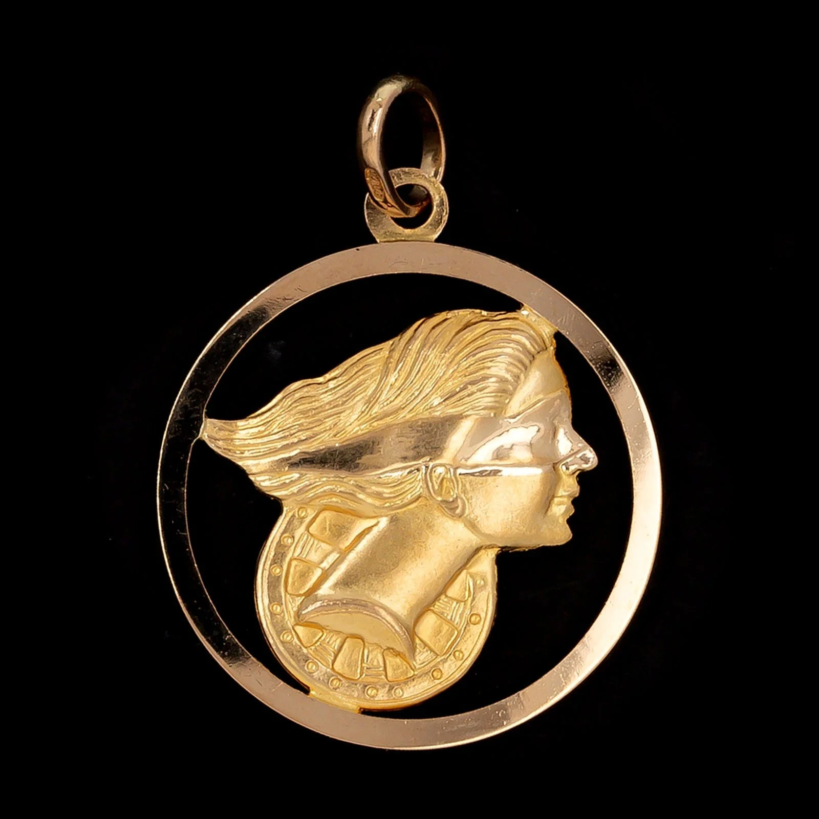 18K Yellow Gold Estate Blind Justice Medal - Image 2