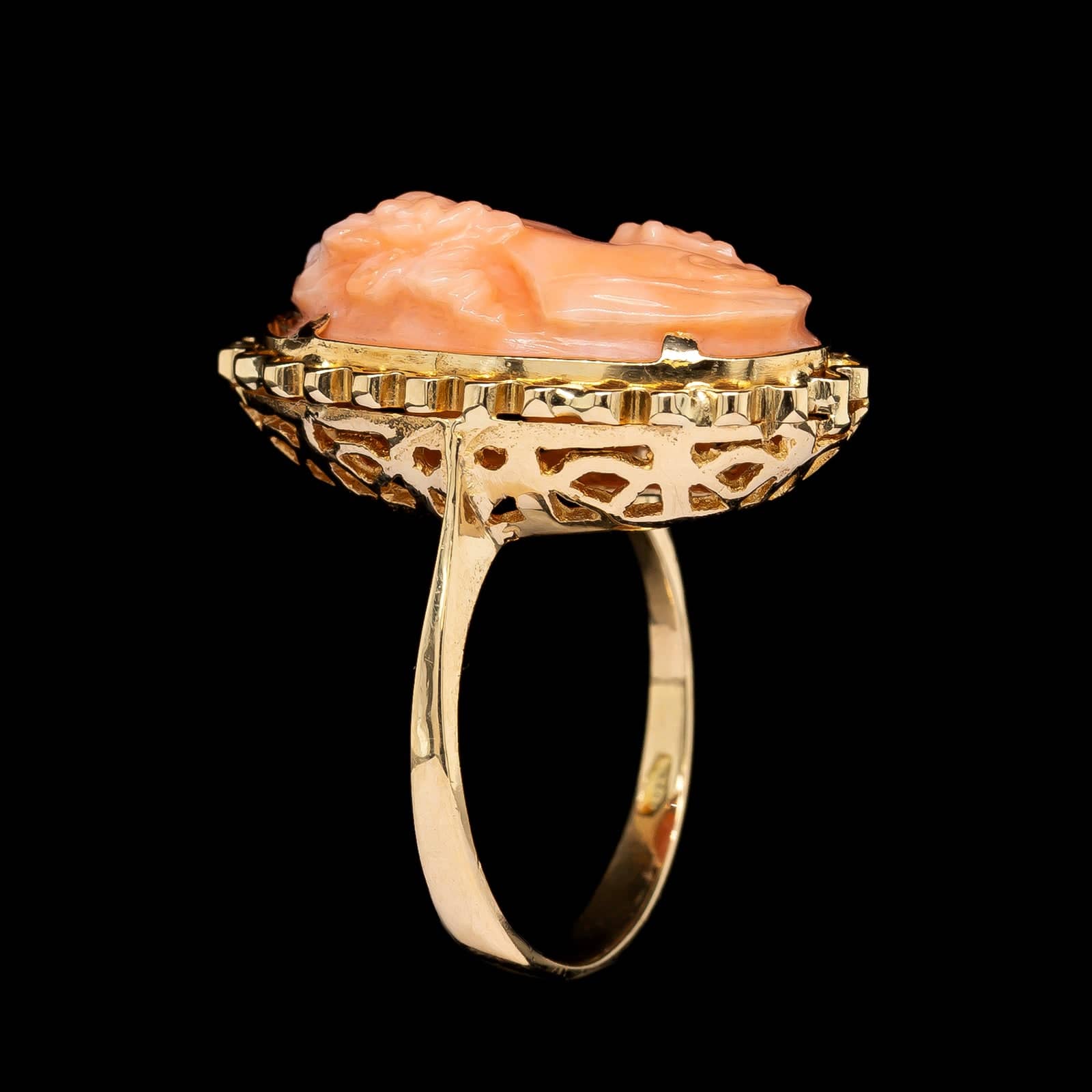 18K Yellow Gold Estate Coral Cameo Ring - Image 2