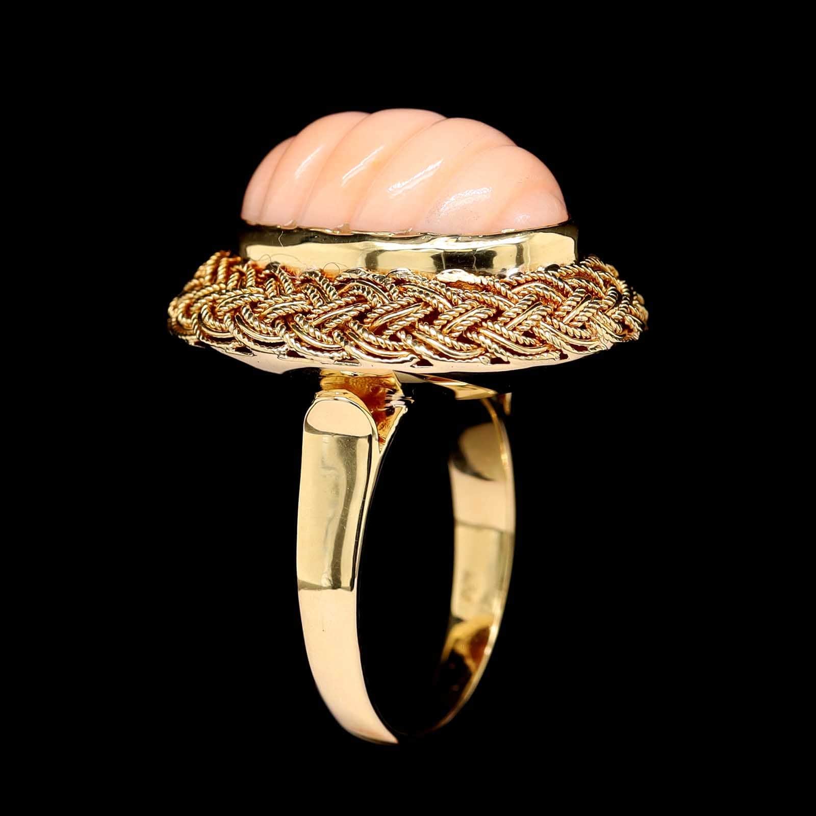 18K Yellow Gold Estate Coral Ring - Image 2