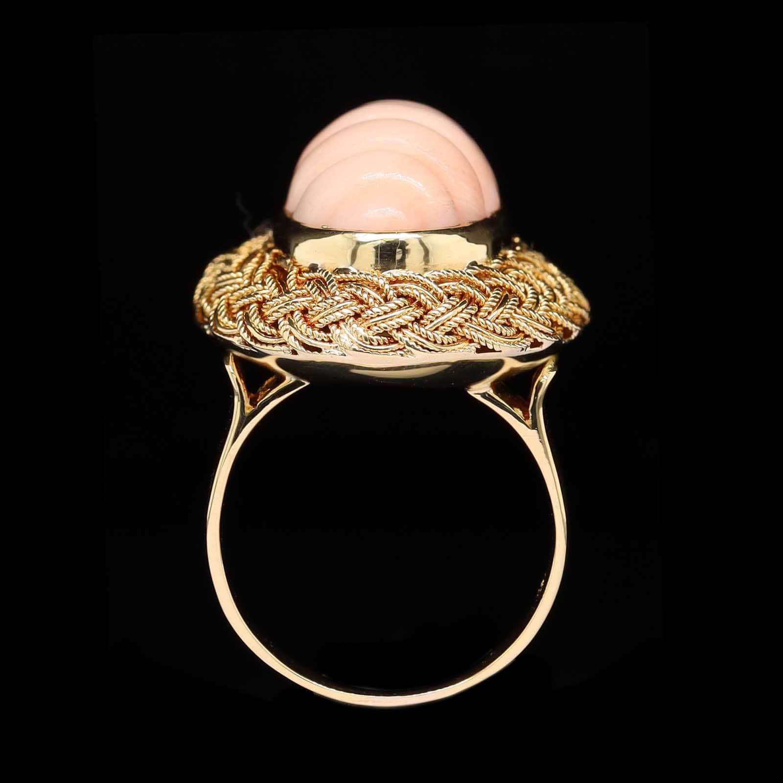 18K Yellow Gold Estate Coral Ring - Image 3