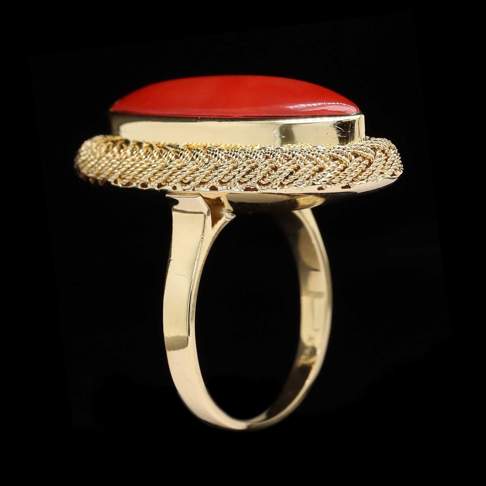 18K Yellow Gold Estate Coral Ring - Image 2