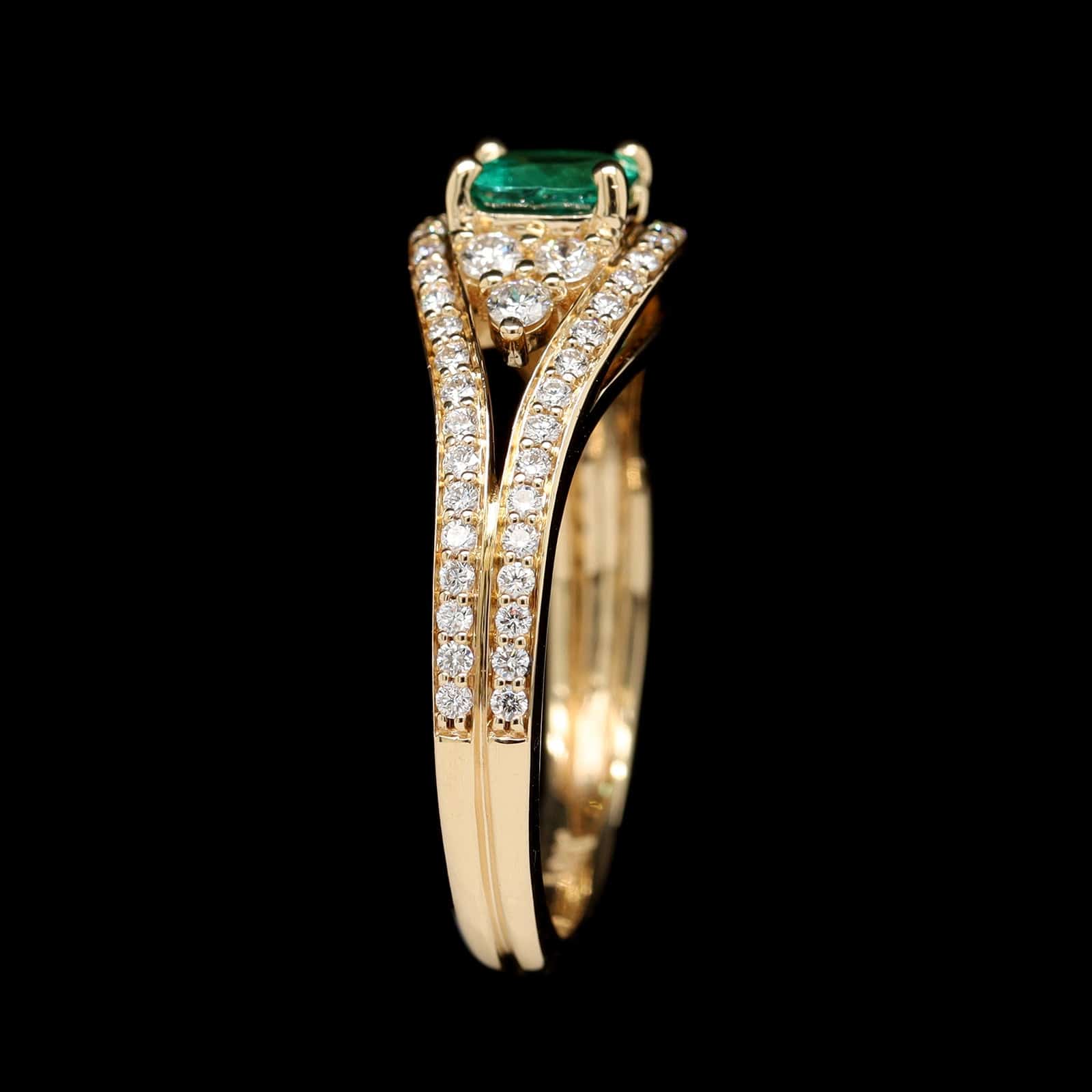 18K Yellow Gold Estate Emerald and Diamond Ring - Image 2
