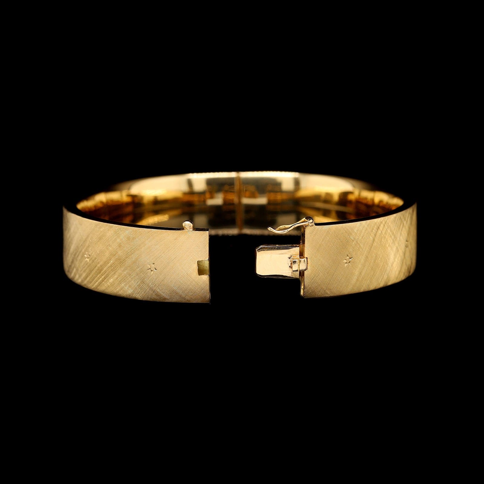 18K Yellow Gold Estate Florentine Bangle - Image 2