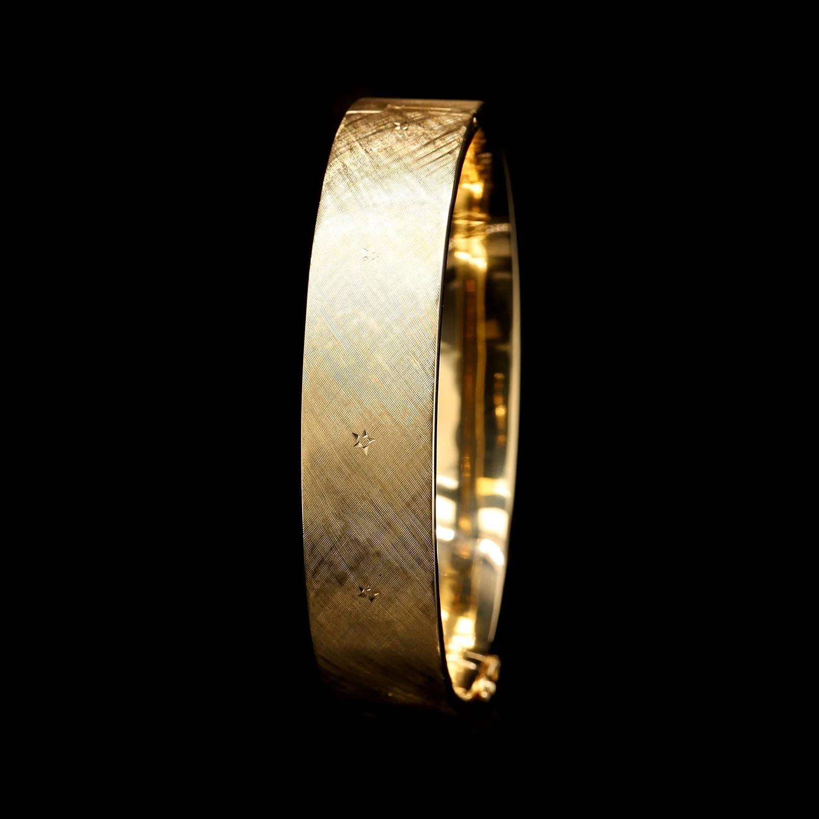 18K Yellow Gold Estate Florentine Bangle - Image 3