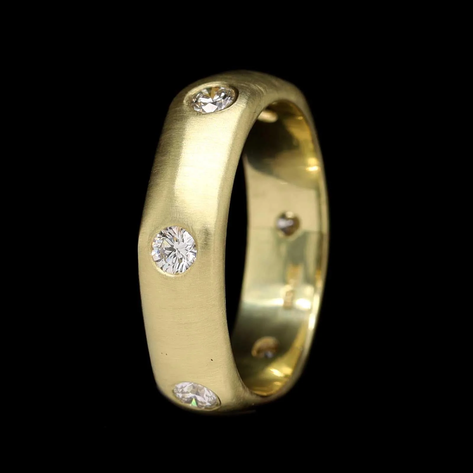 18K Yellow Gold Estate Hexagon Diamond Band - Image 2