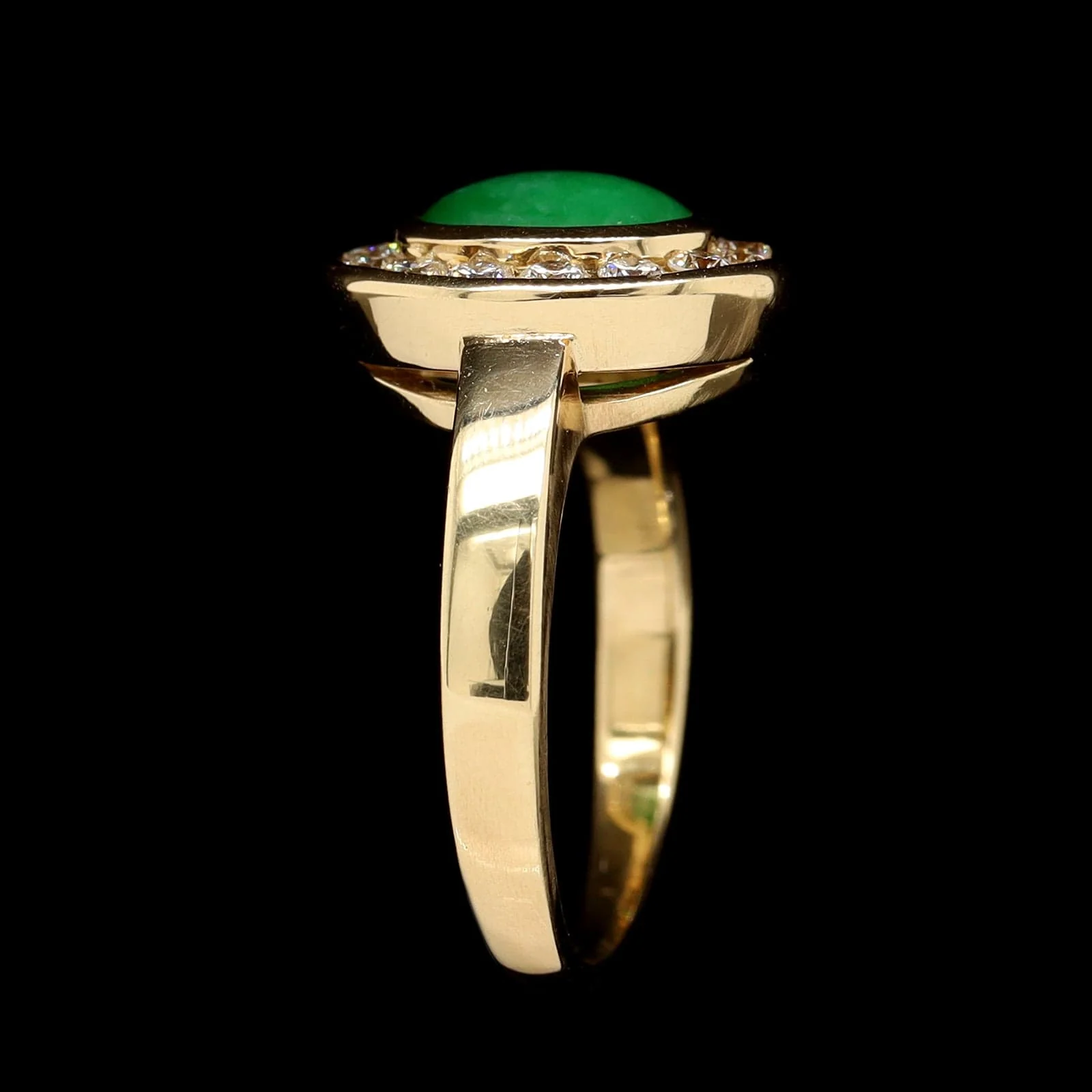 18K Yellow Gold Estate Jadeite and Diamond Ring - Image 2