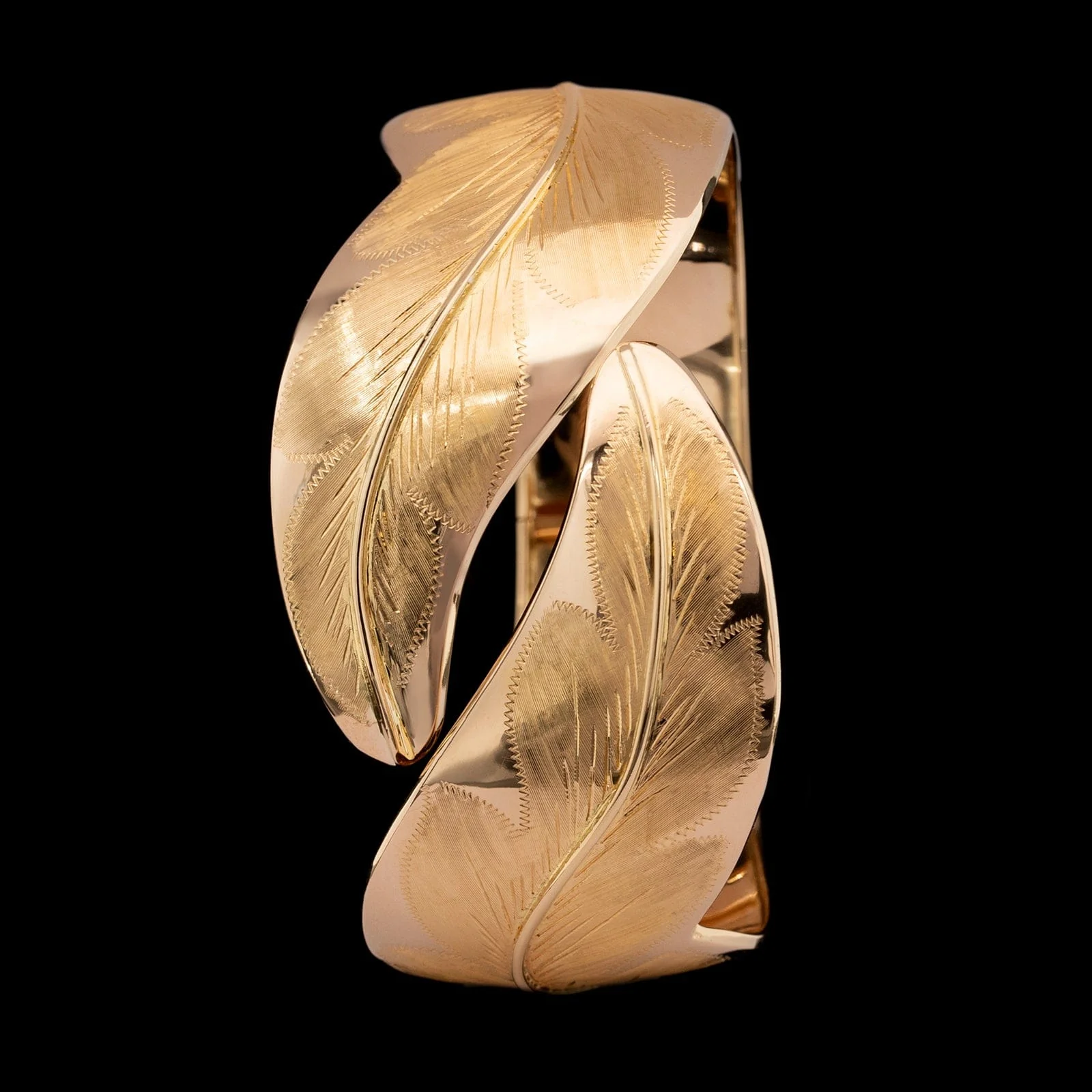 18K Yellow Gold Estate Leaf Engraved Bracelet - Image 2