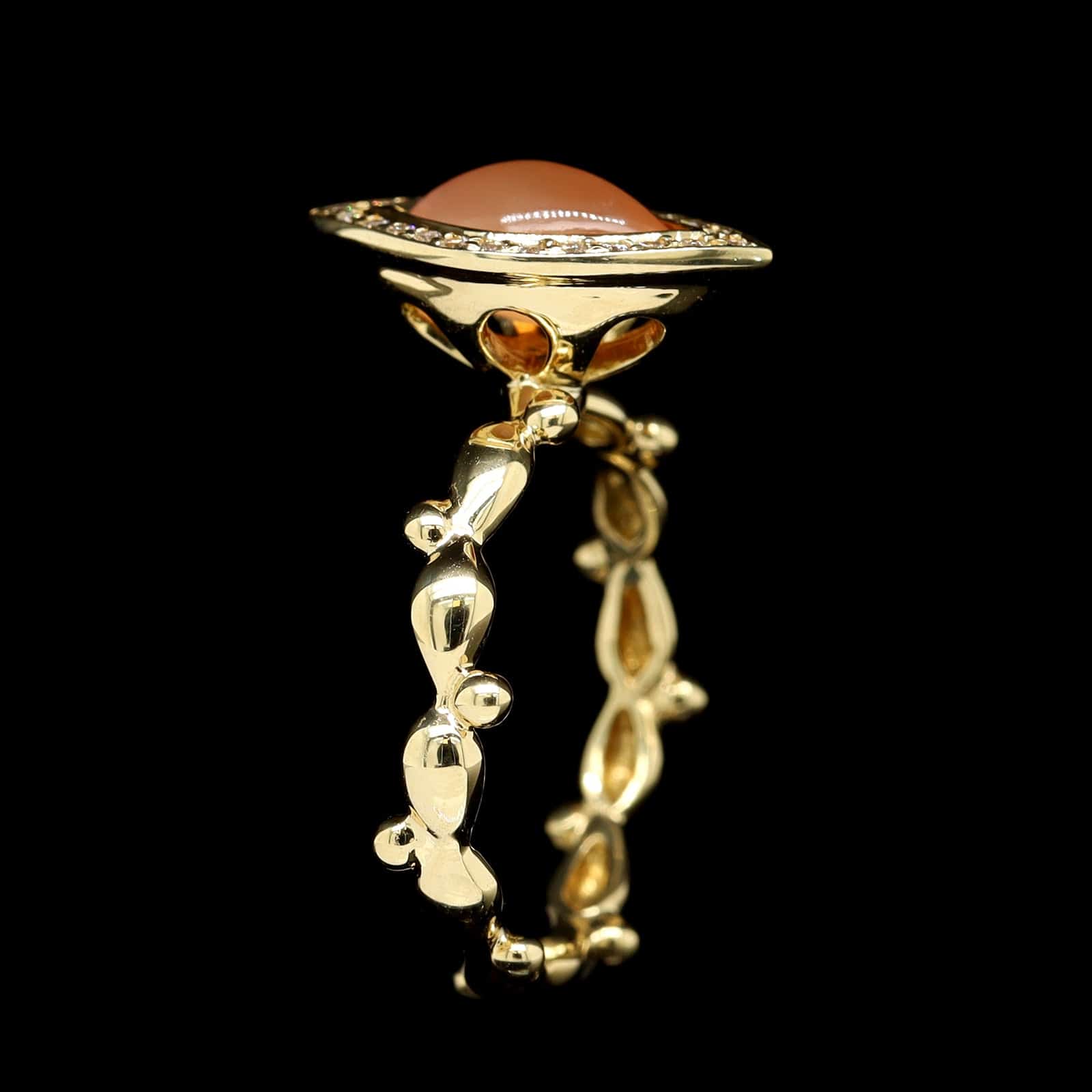 18K Yellow Gold Estate Peach Moonstone and Diamond Ring - Image 2