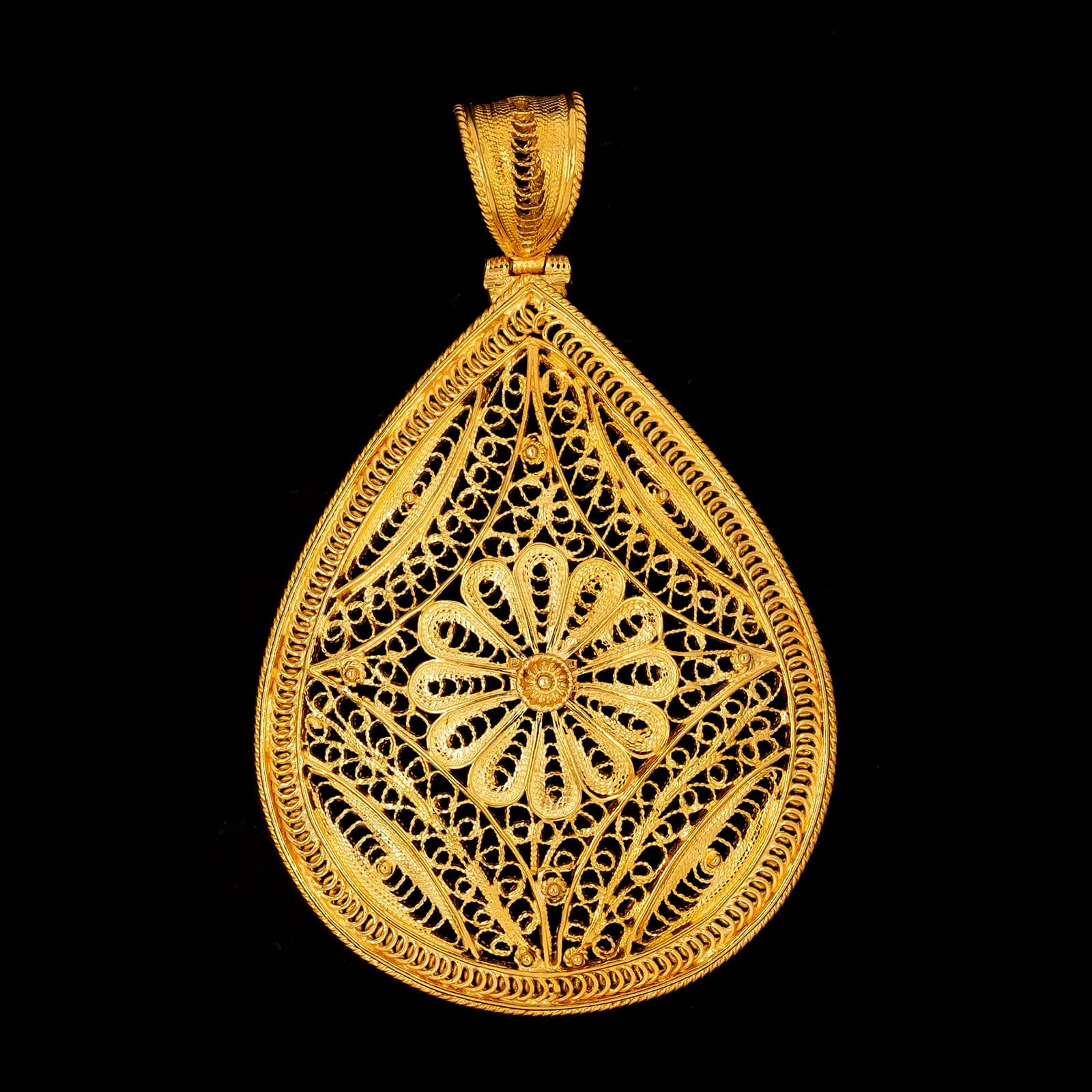 22K Yellow Gold Estate Filigree Pendant
