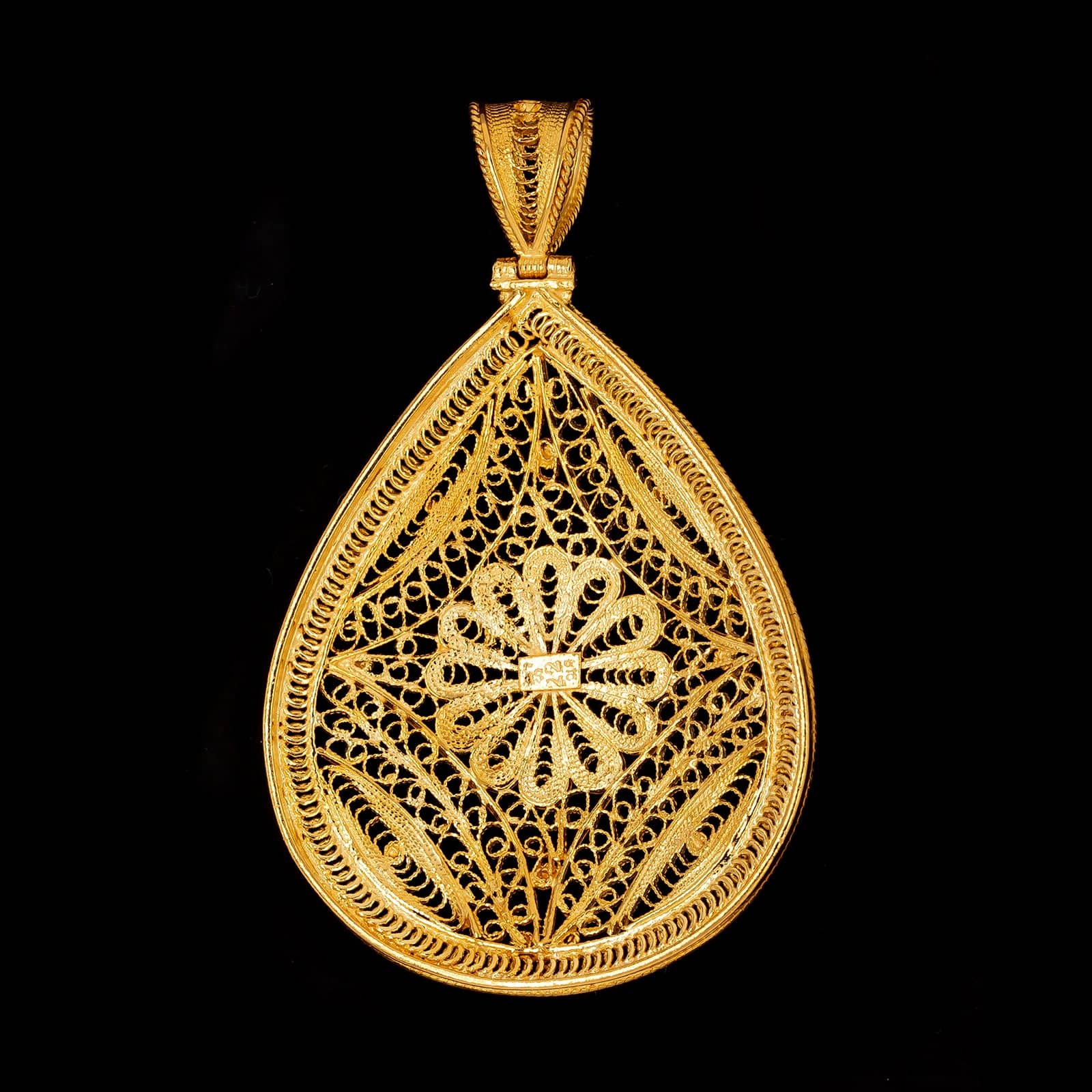 22K Yellow Gold Estate Filigree Pendant - Image 2