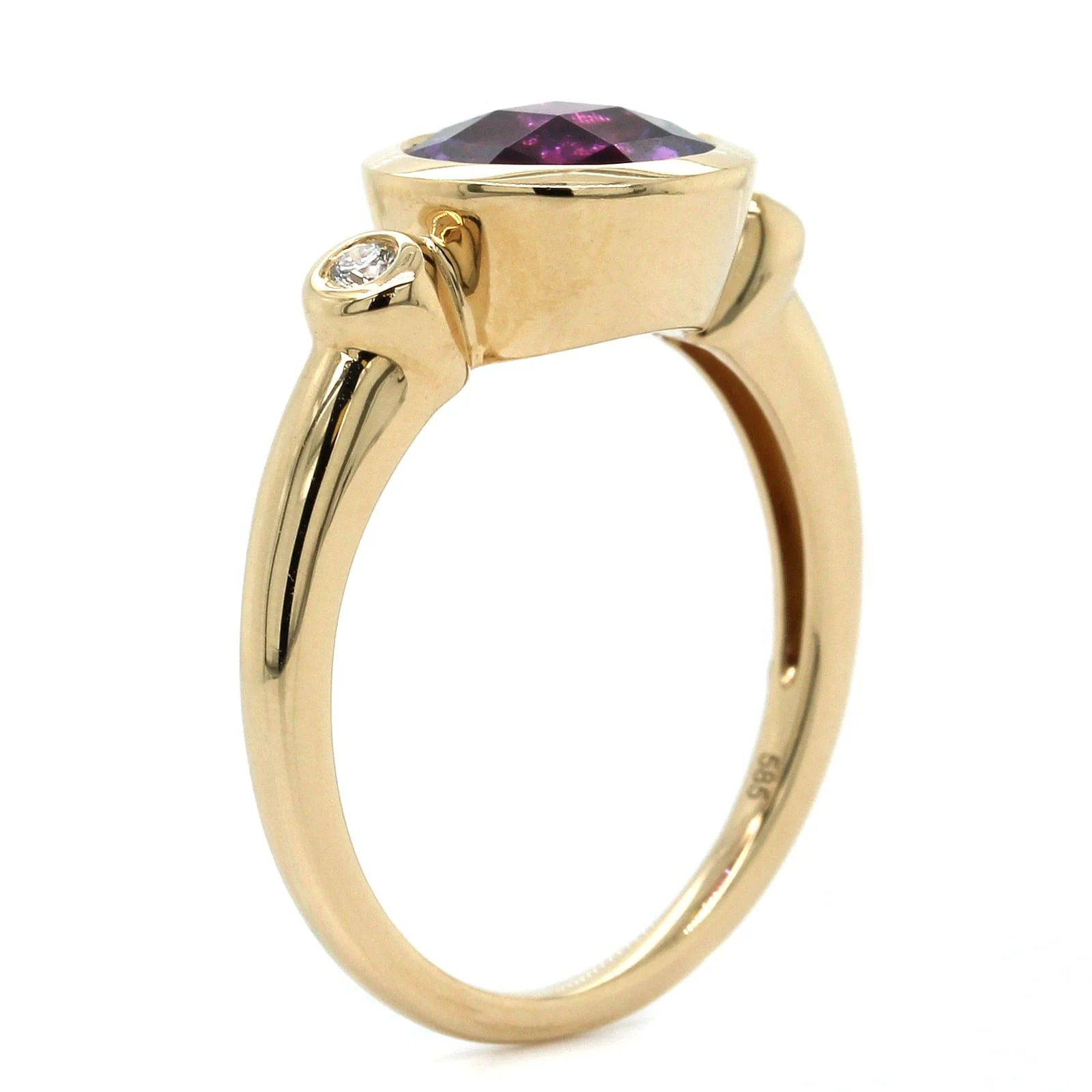14K Yellow Gold Round Amethyst Bezel Set Ring - Image 2