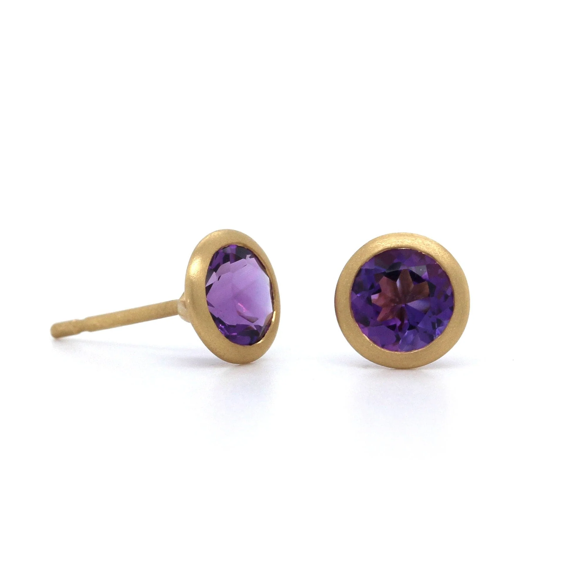 18K Yellow Gold Round Amethyst Stud Earrings - Image 3