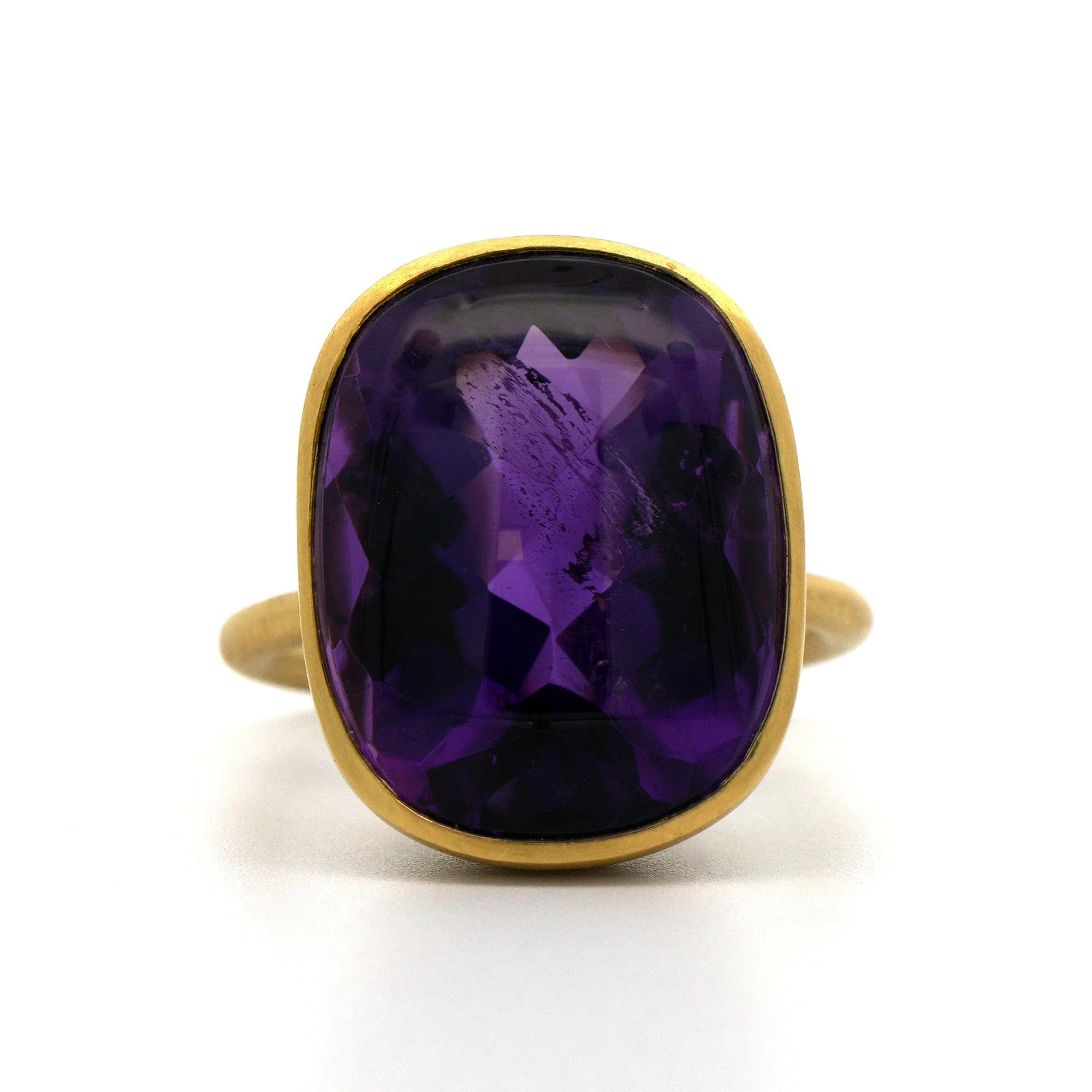 18K Yellow Gold Amethyst Bezel Set Ring - Image 4