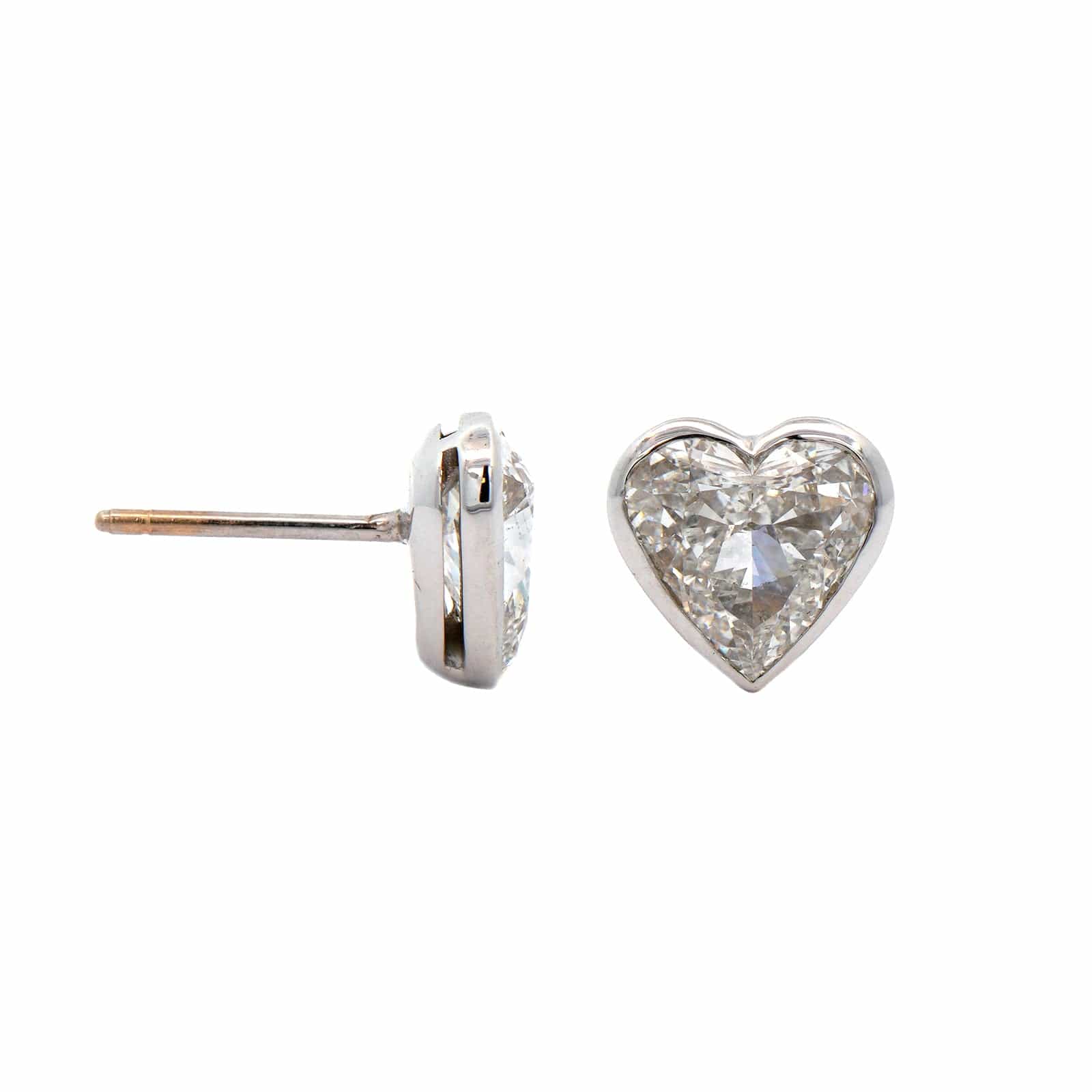 18K White Gold Heart Shaped Diamond Stud Earrings - Image 3