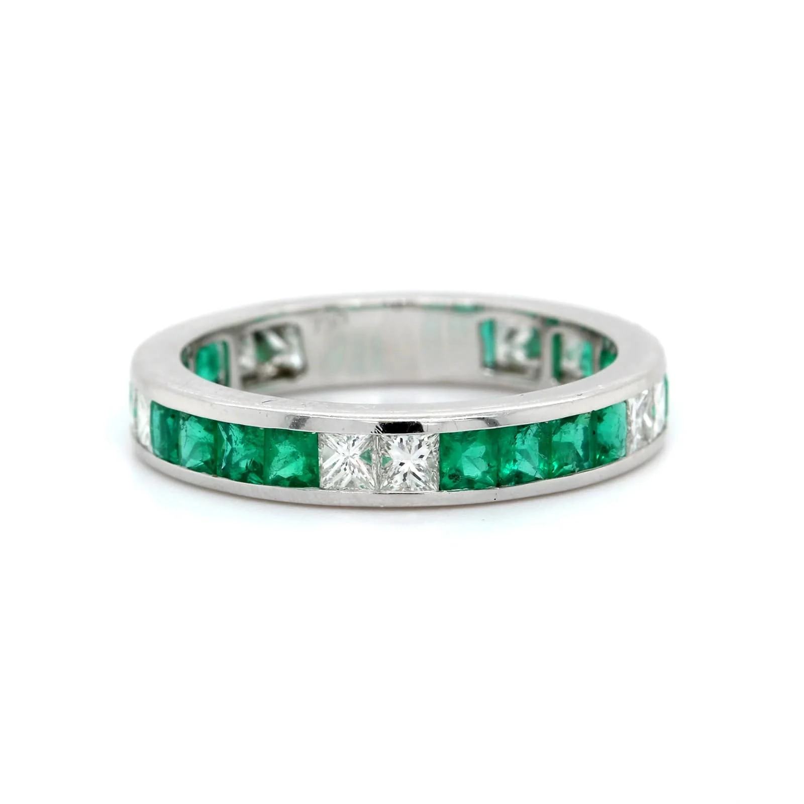 18K White Gold Alternating Emerald & Diamond Eternity Band - Image 5