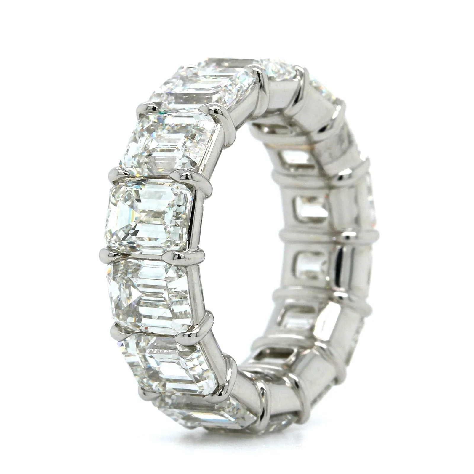 18K White Gold Emerald Cut Diamond Eternity Band - Image 2