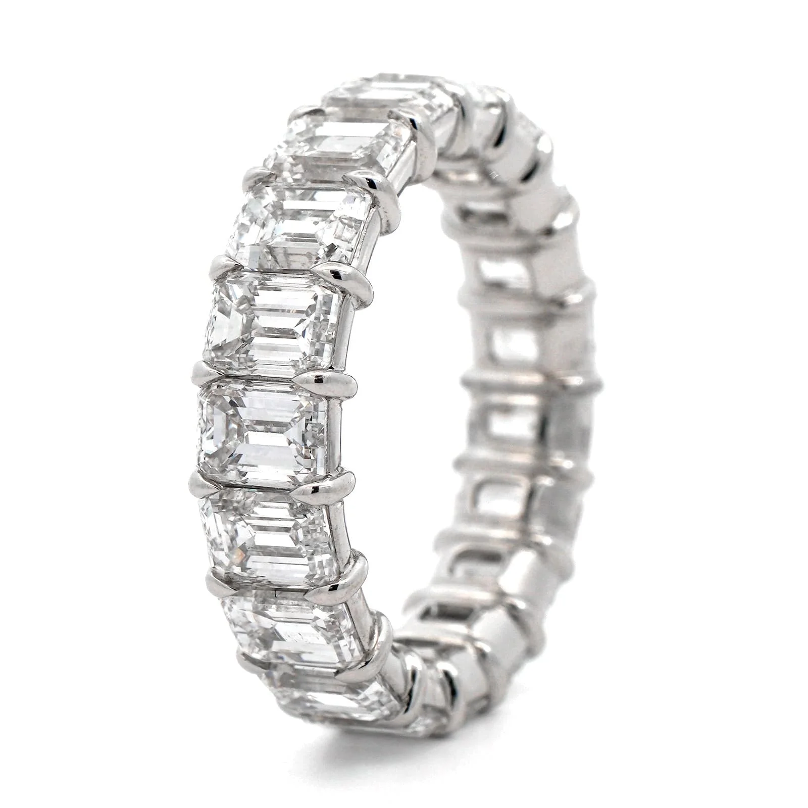 18K White Gold Emerald Cut Diamond Eternity Band - Image 2