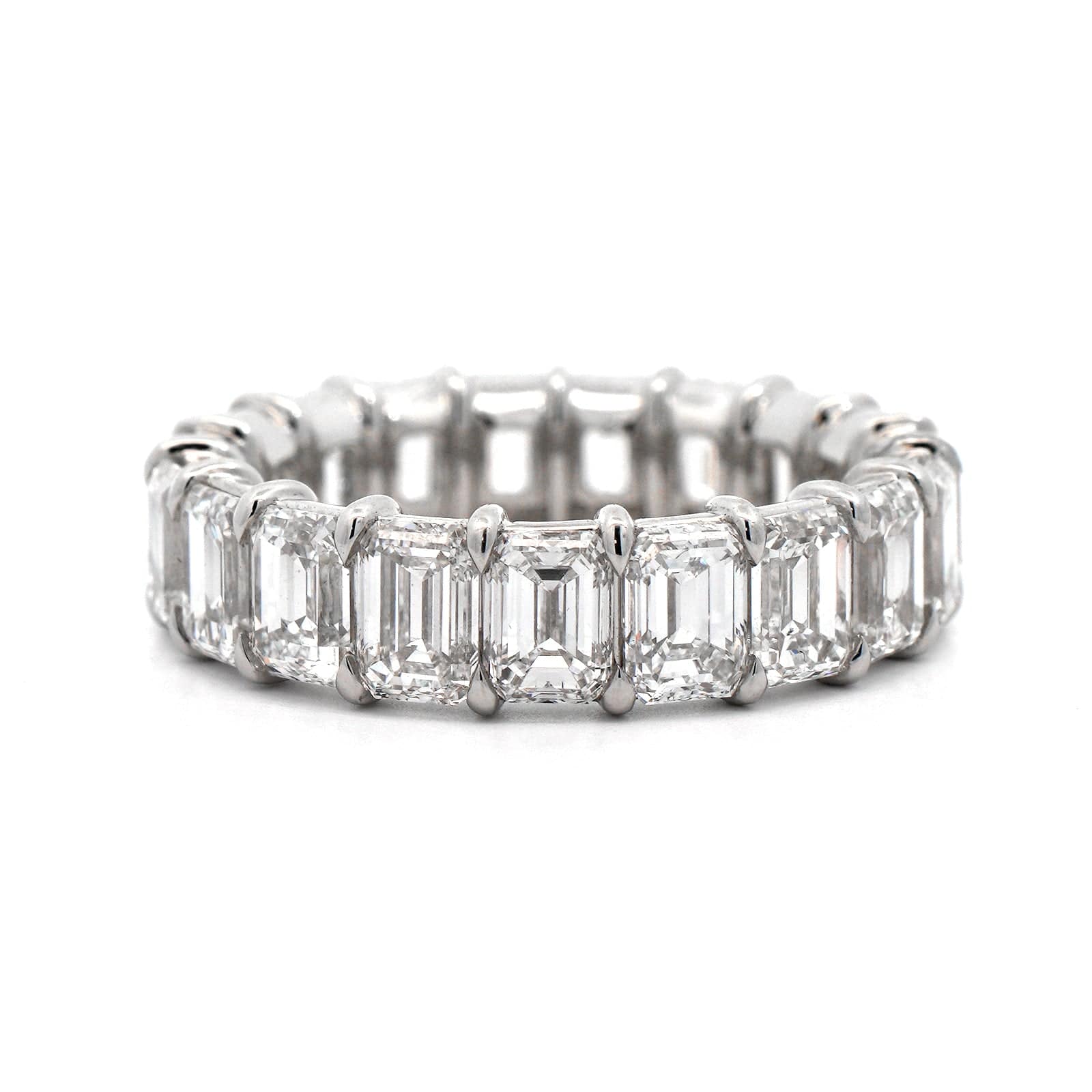 18K White Gold Emerald Cut Diamond Eternity Band - Image 5