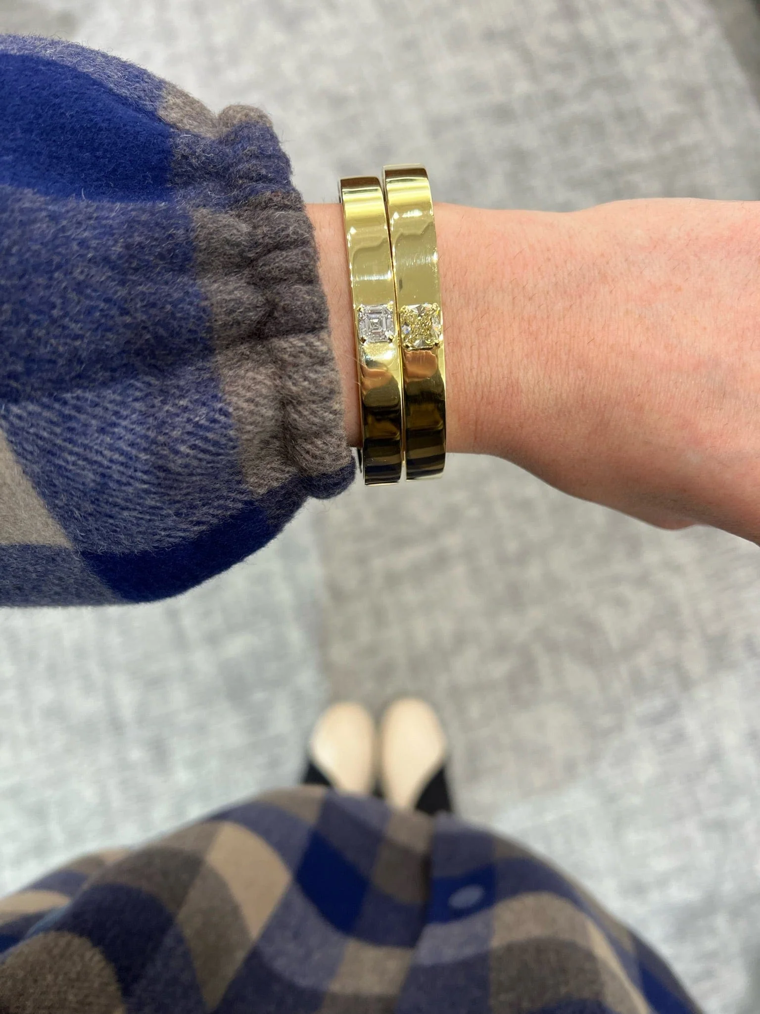 18K Yellow Gold Fancy Yellow Diamond Bangle - Image 2