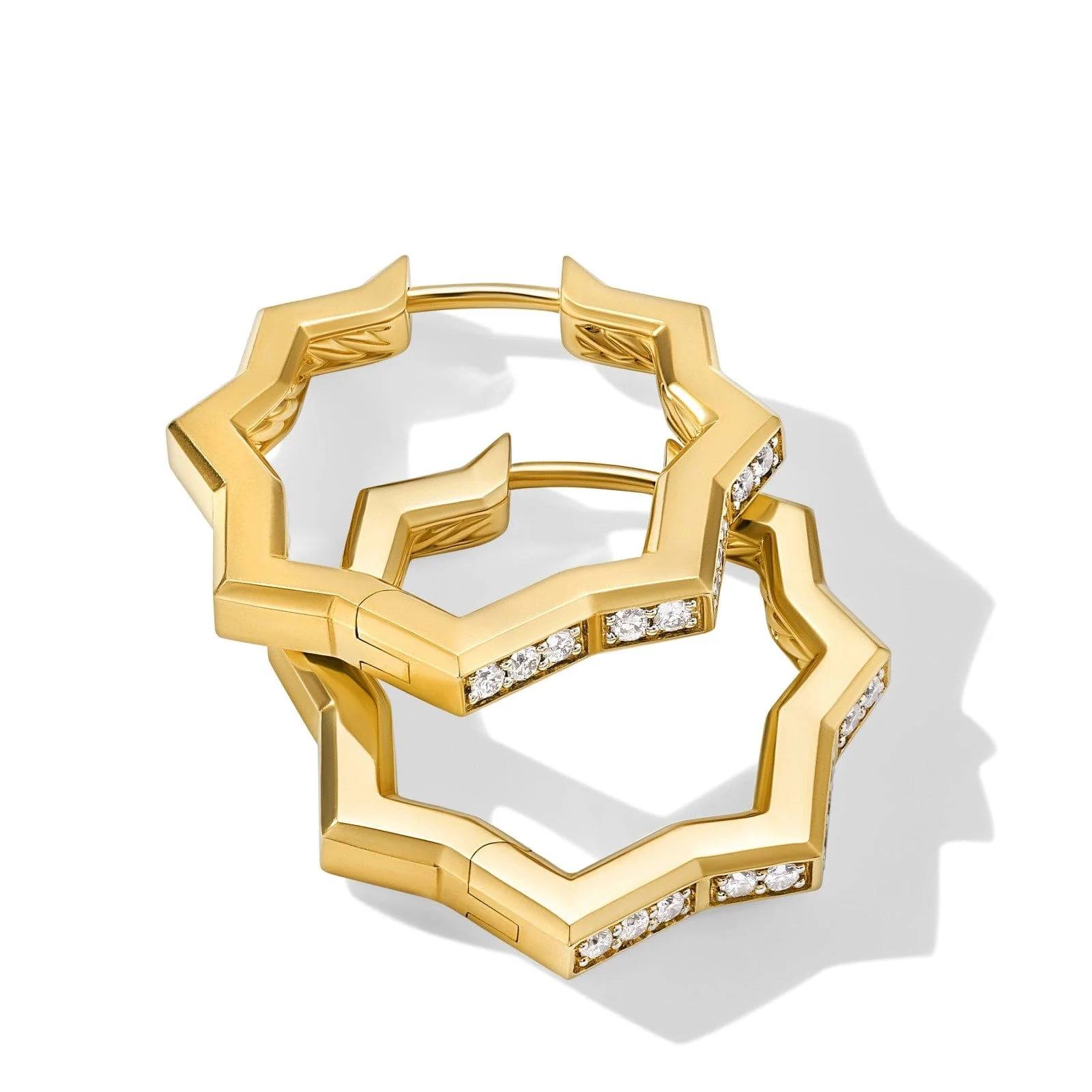 Zig Zag Stax™ Hoop Earrings in 18K Yellow Gold with Diamonds, 22.8mm - Image 2