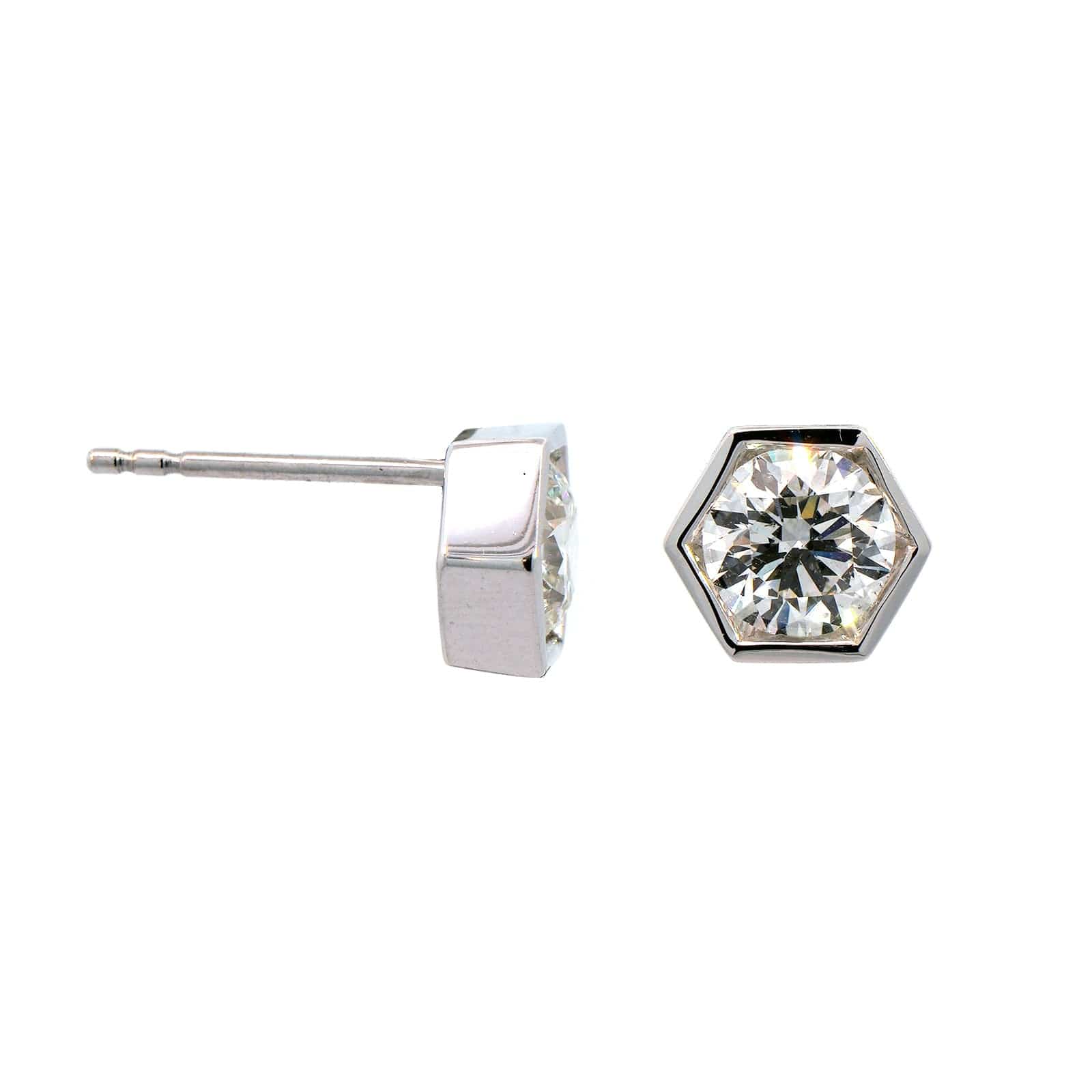 18K White Gold Diamond Stud Earrings - Image 3