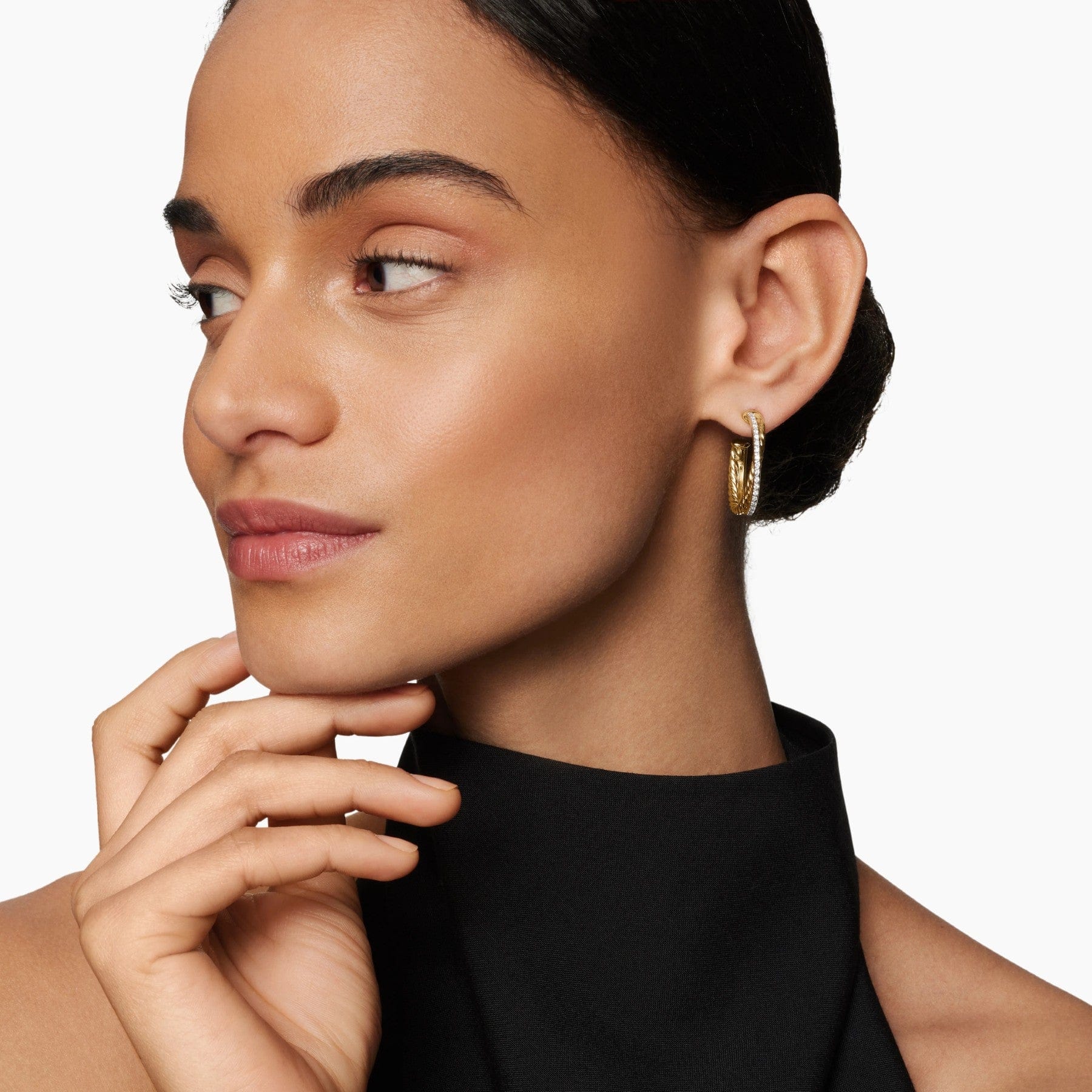 Crossover Hoop Earrings 18K Yellow Gold with Diamonds, 26.5mm - Image 3