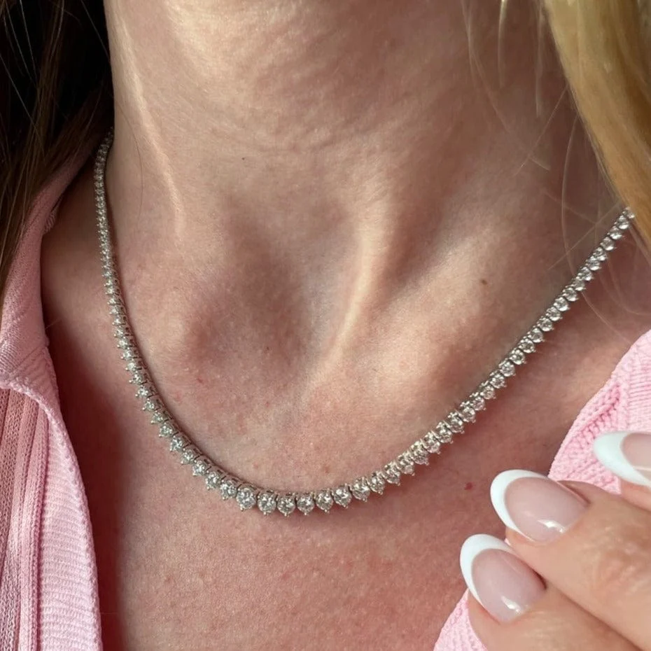 18K White Gold Graduated Diamond Tennis Necklace - Image 2