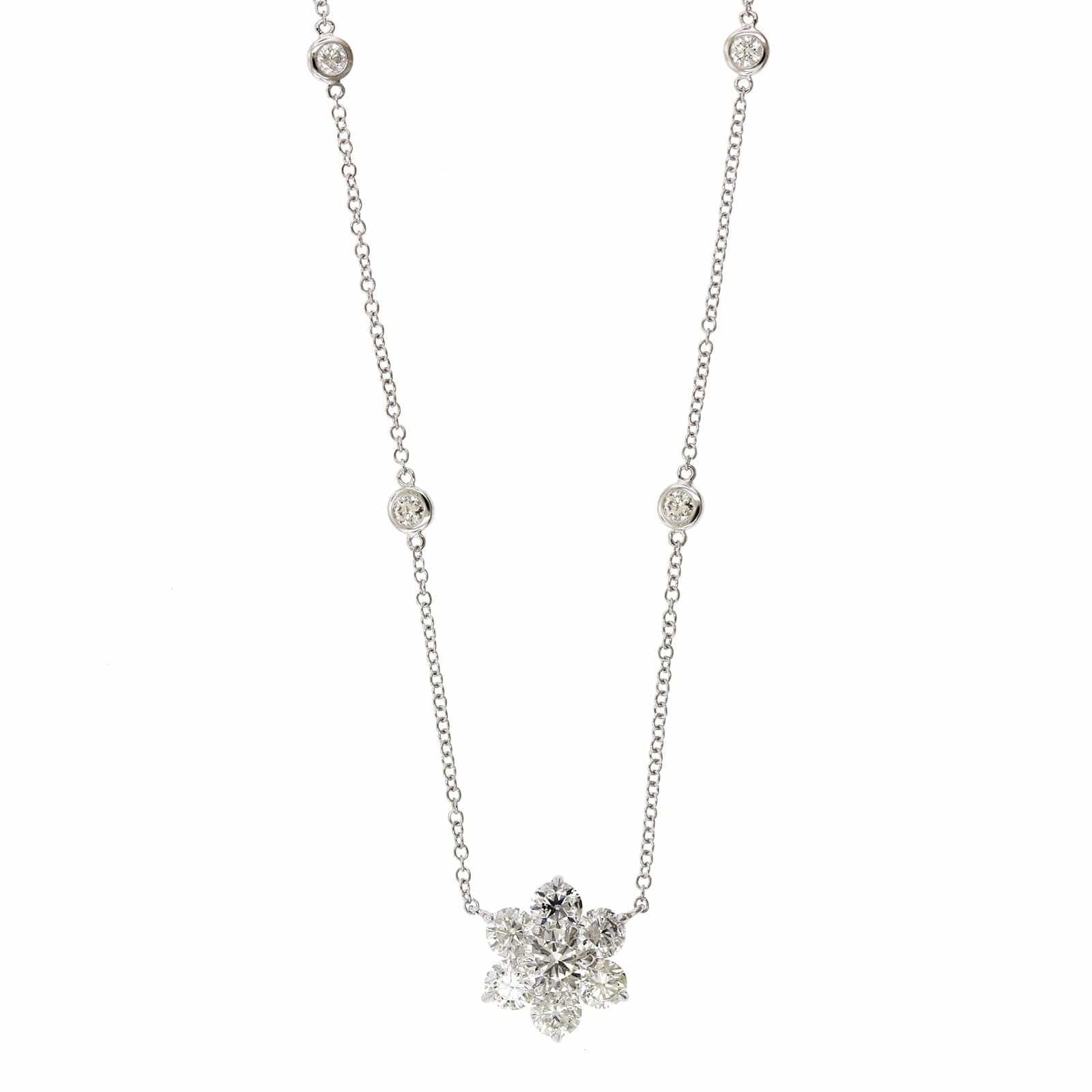 18K White Gold Diamond Flower Pendant Necklace