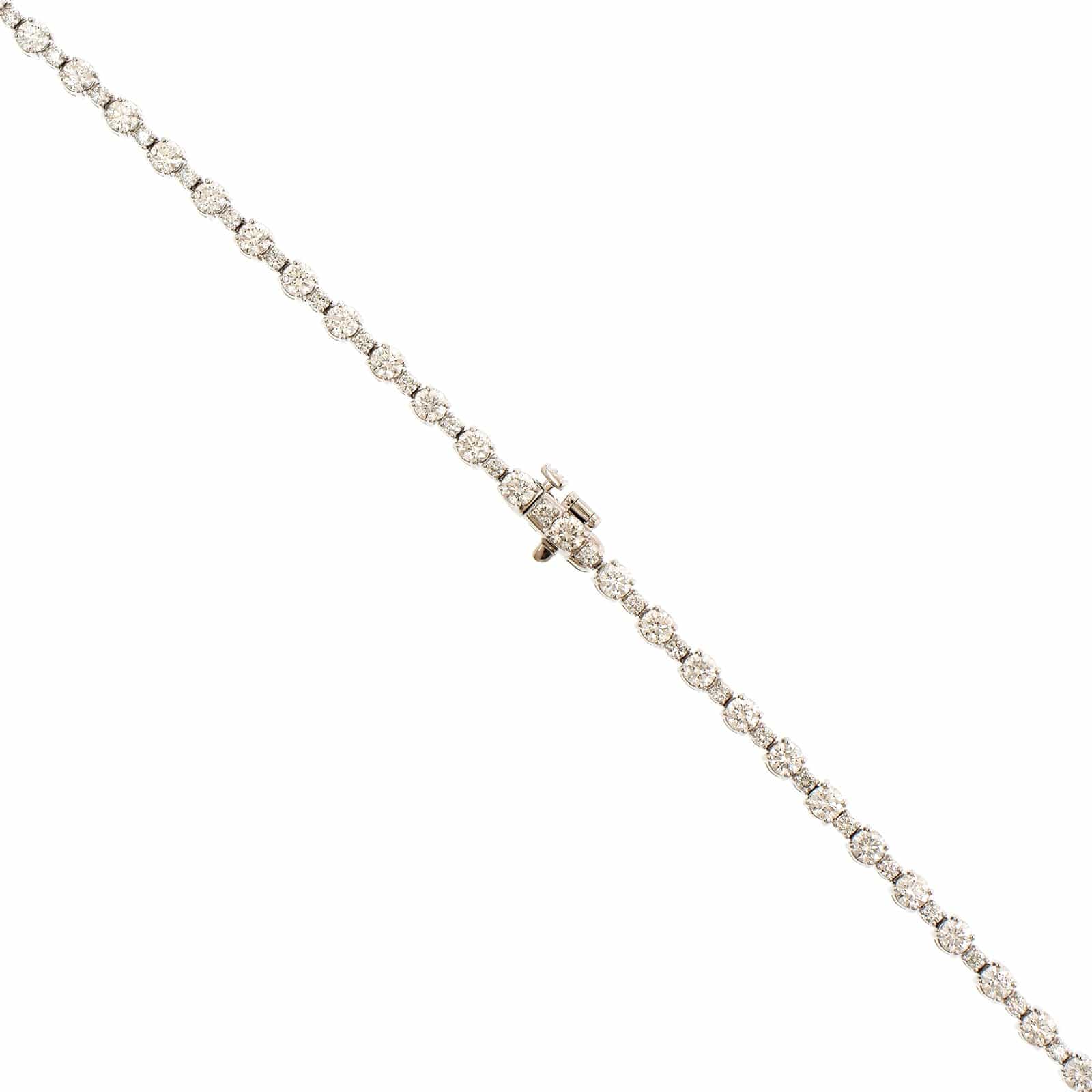 18K White Gold 4 Prong Alternating Diamond Size Necklace - Image 2