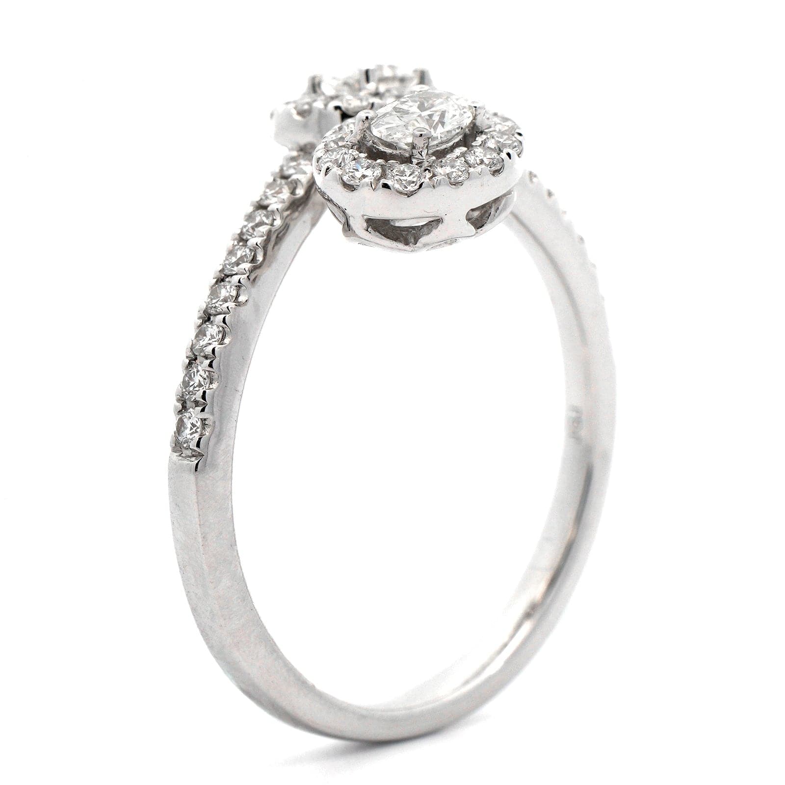 18K White Gold Oval Diamond Ring - Image 2