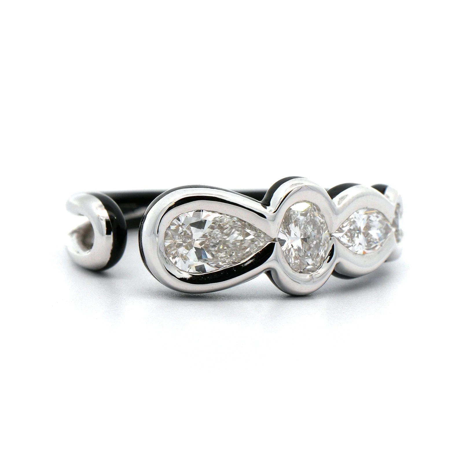 Etho Maria 18K White Gold Diamond and Black Ceramic Ring