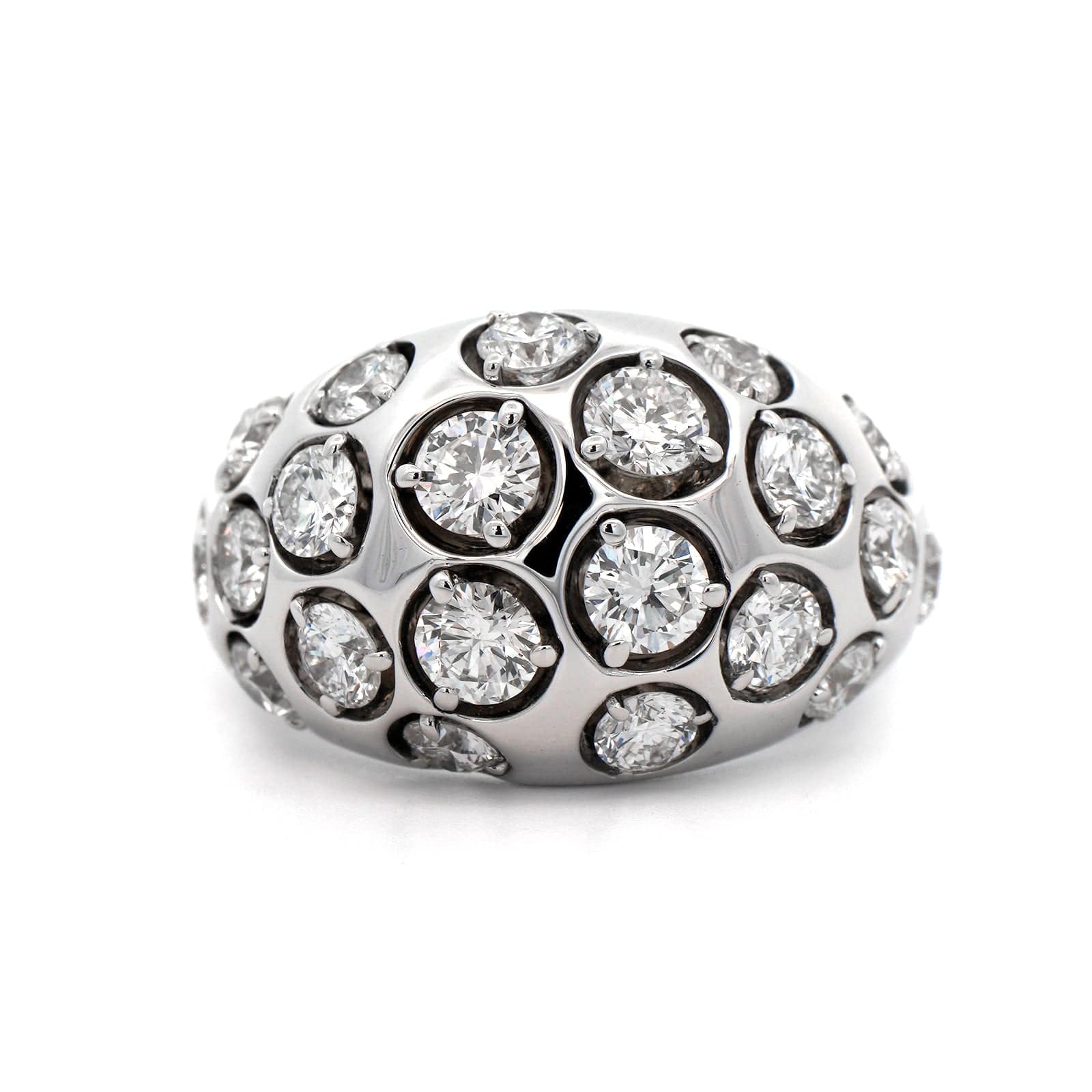 18K White Gold Diamond Domed Band - Image 4