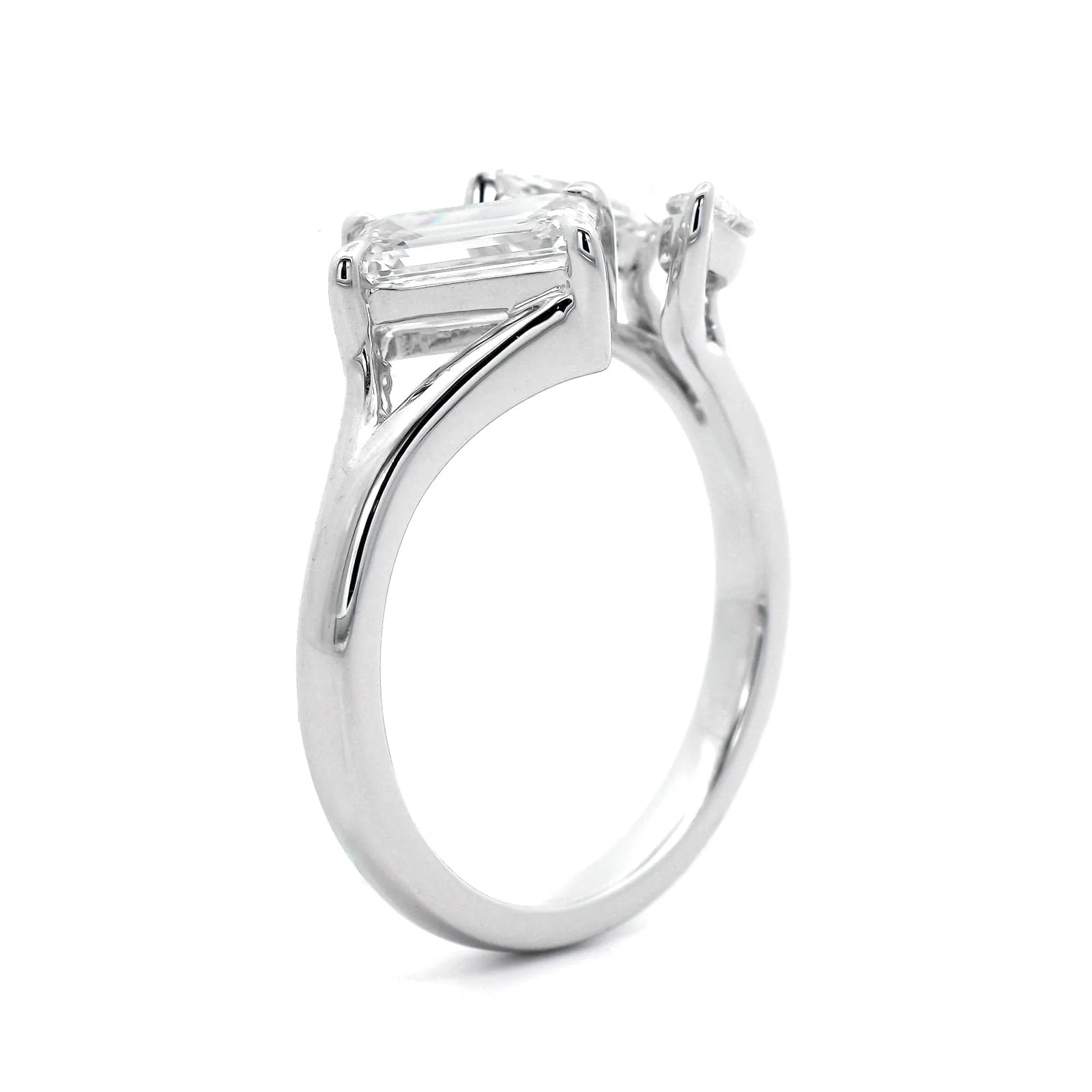 18K White Gold Open Vine Diamond Ring - Image 2