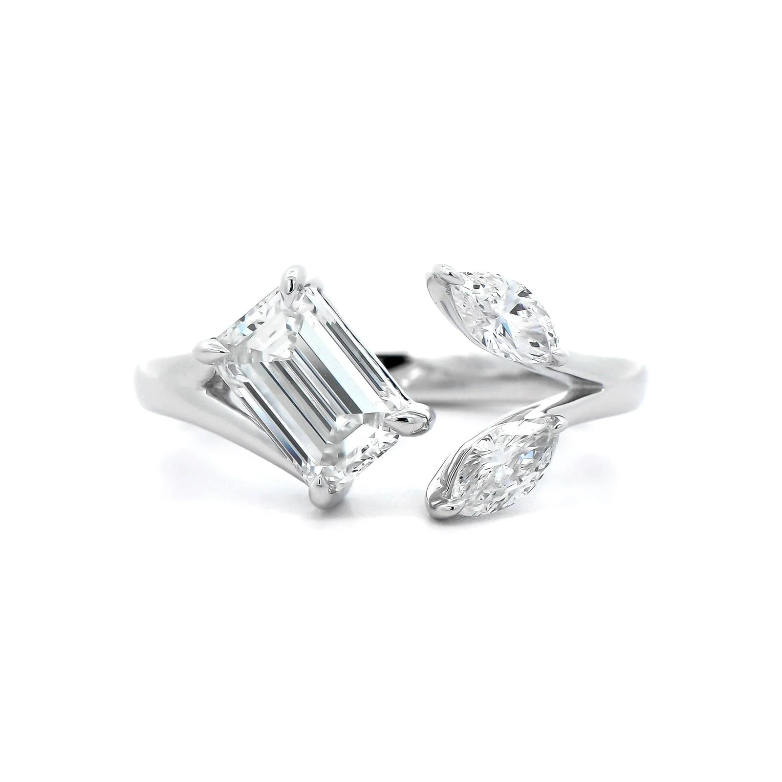 18K White Gold Open Vine Diamond Ring - Image 5