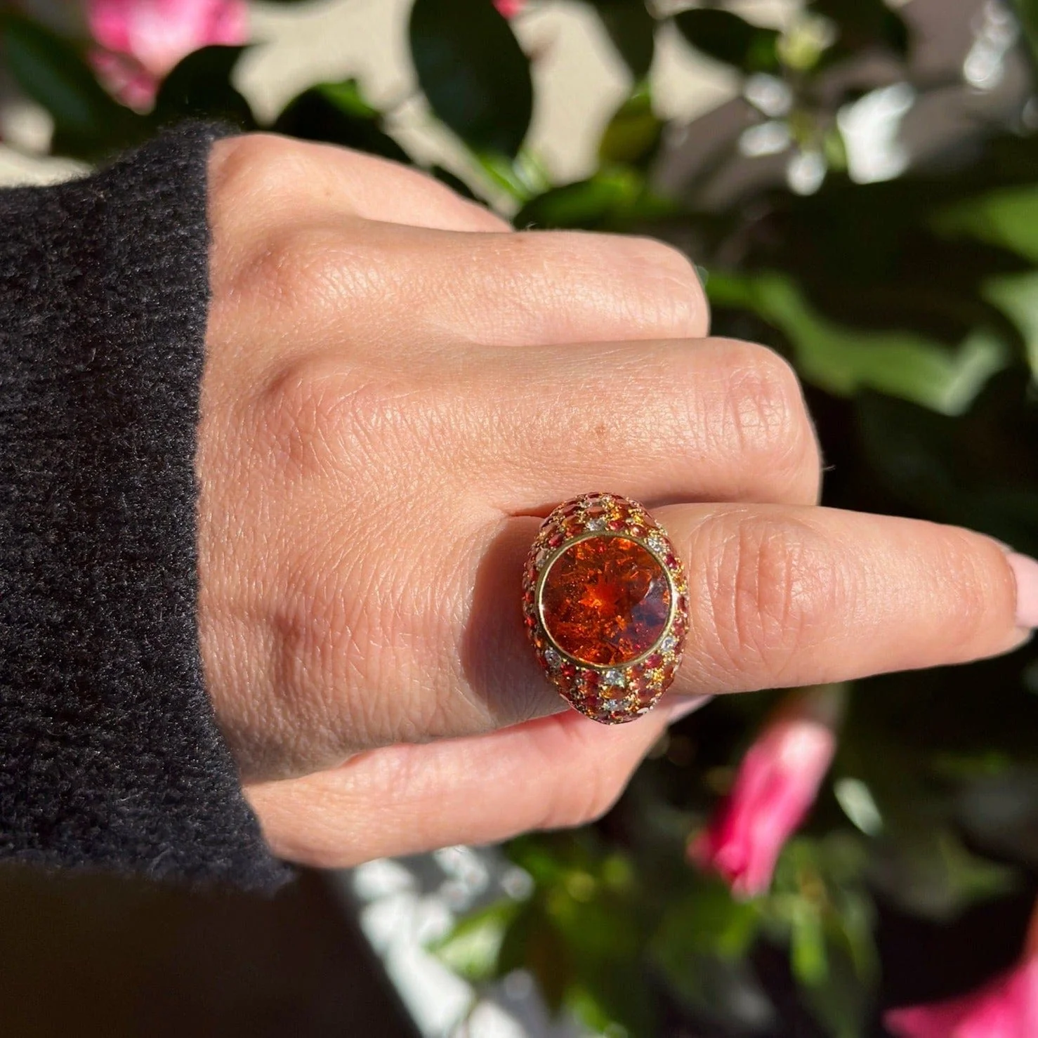 Eclat Jewels 18K Yellow Gold Round Mandarin Garnet and Sapphire Ring - Image 2