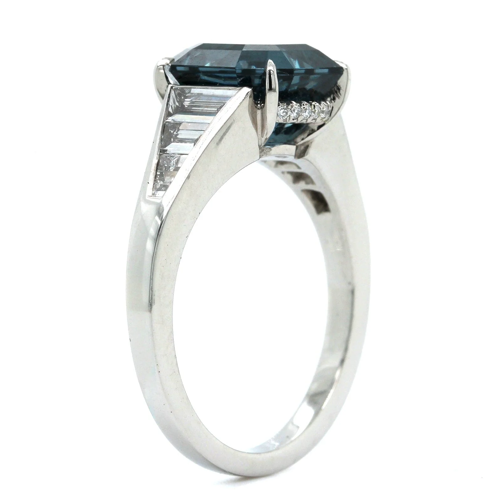 Eclat Jewels Platinum Blue Spinel and Diamond Ring - Image 2