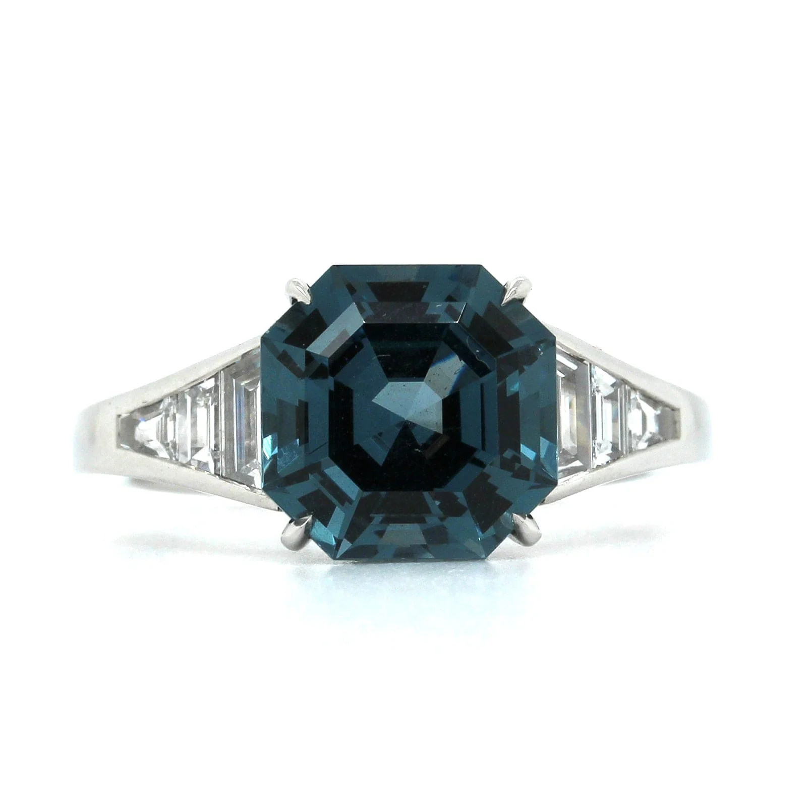 Eclat Jewels Platinum Blue Spinel and Diamond Ring - Image 4