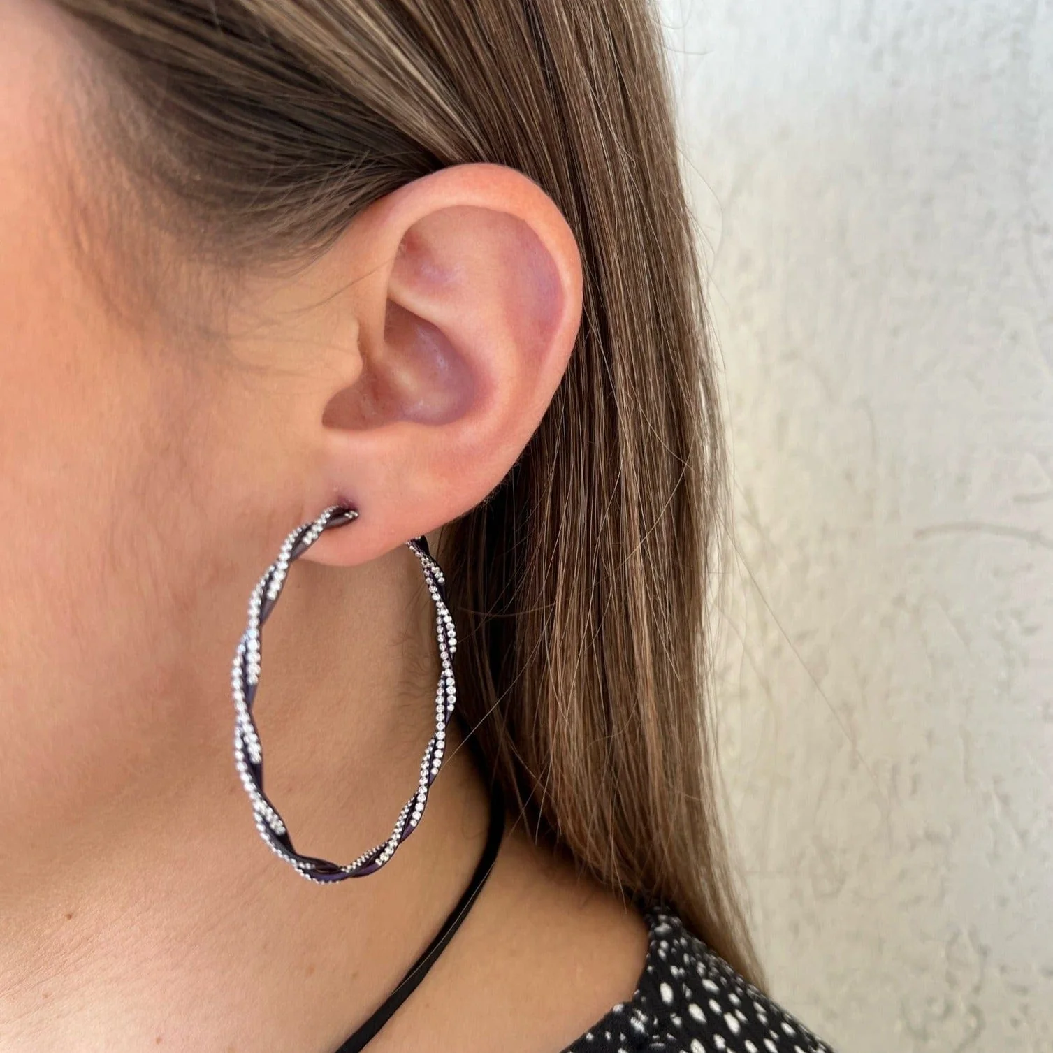Eclat Jewels Titanium Twist Diamond Hoop Earrings - Image 2