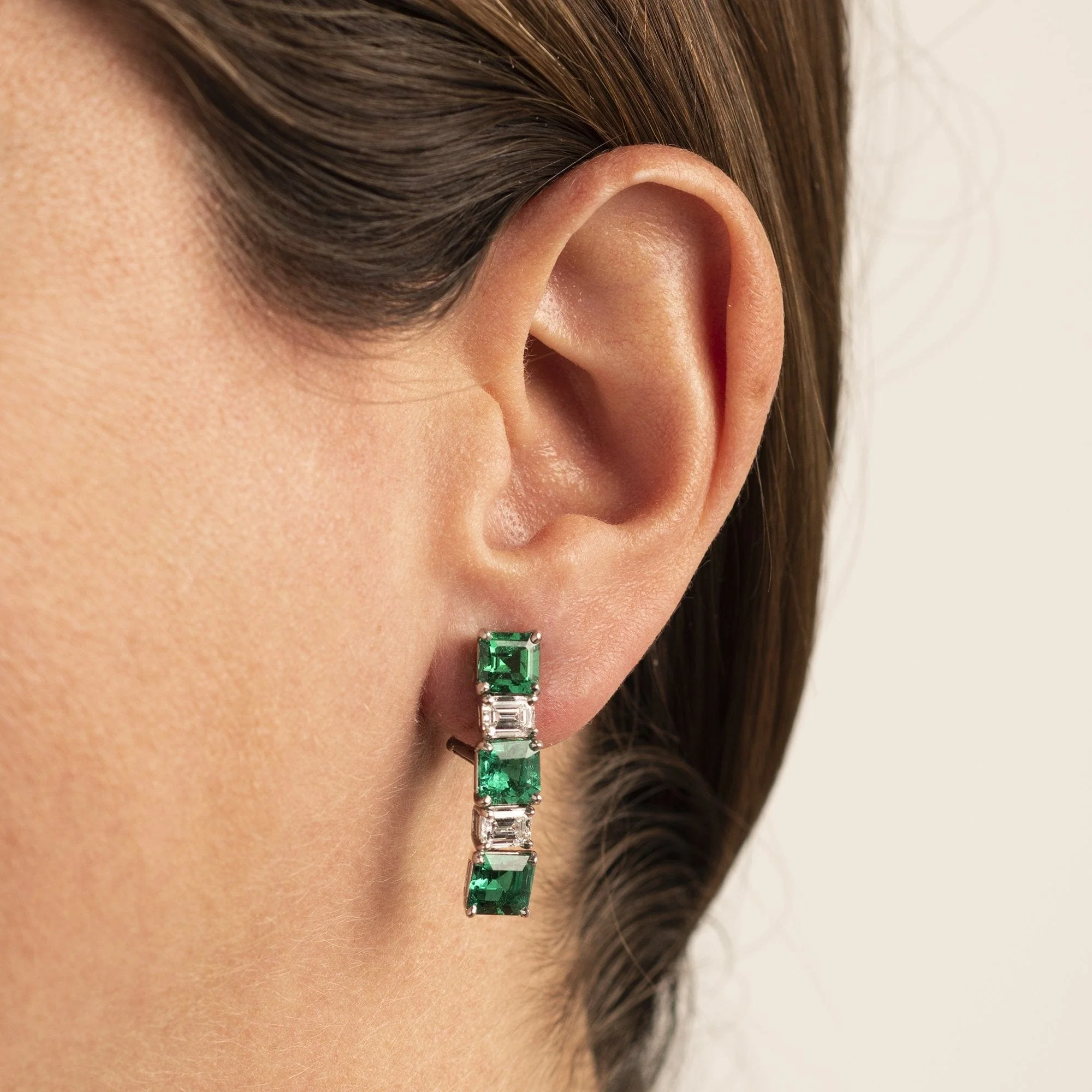 Oscar Heyman Platinum Emerald and Diamond Drop Earrings - Image 2