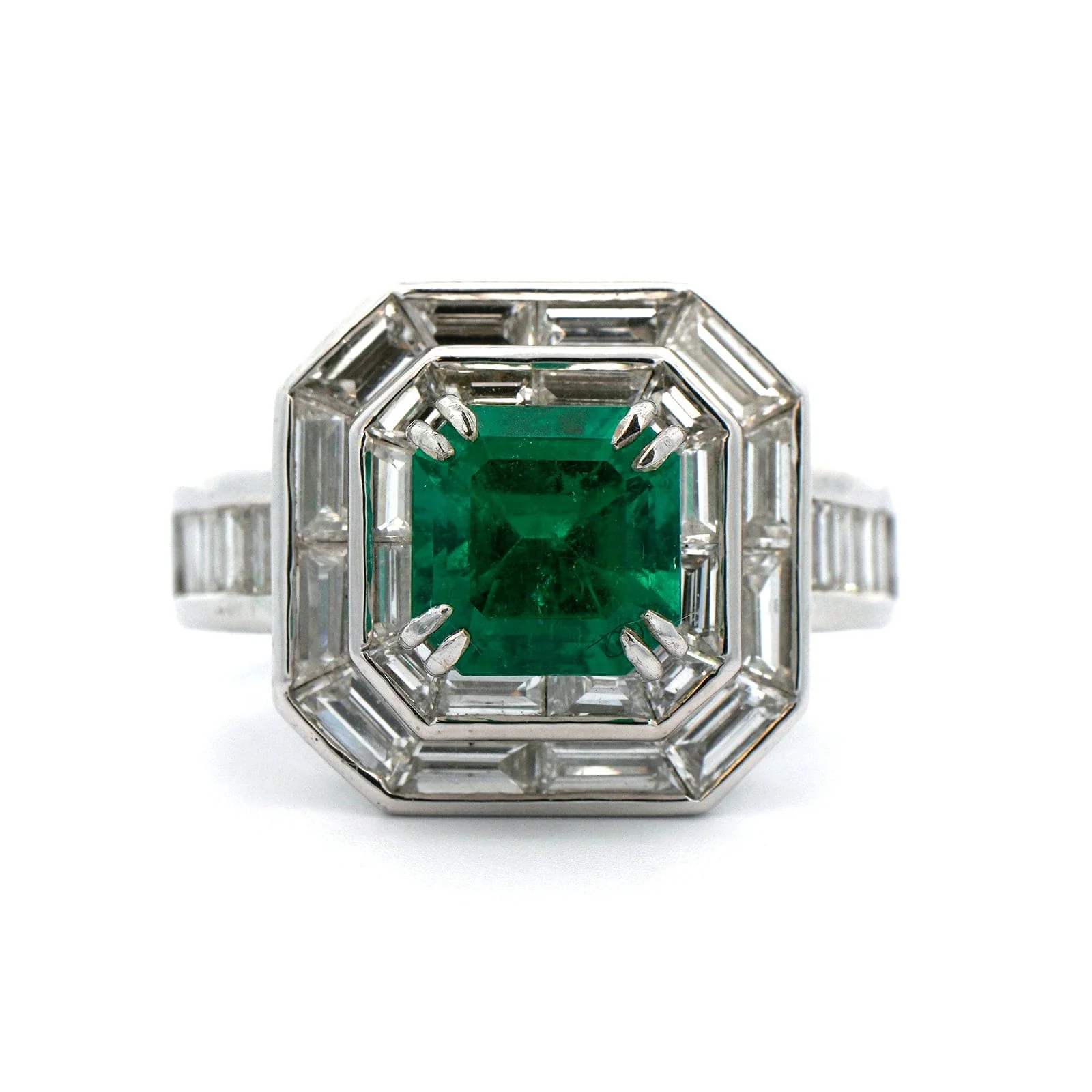 18K White Gold Square Emerald and Diamond Ring - Image 4