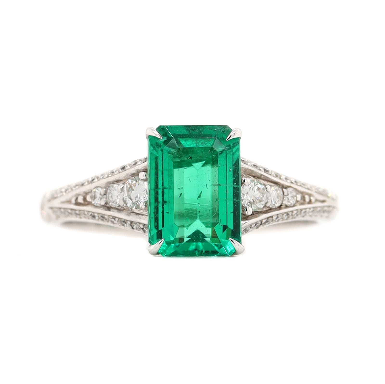 18K White Gold Emerald and Pave Diamond Shank Ring - Image 5