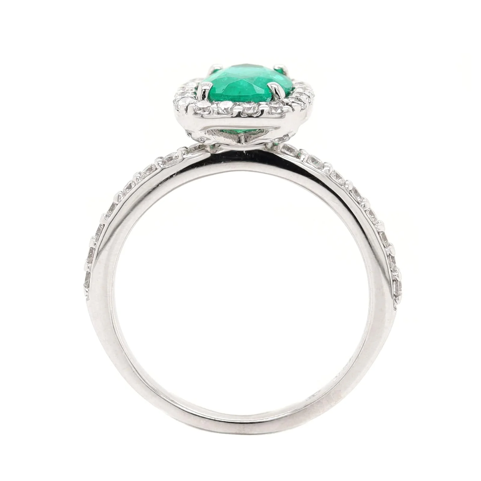 18K White Gold Oval Emerald and Diamond Halo Ring - Image 3