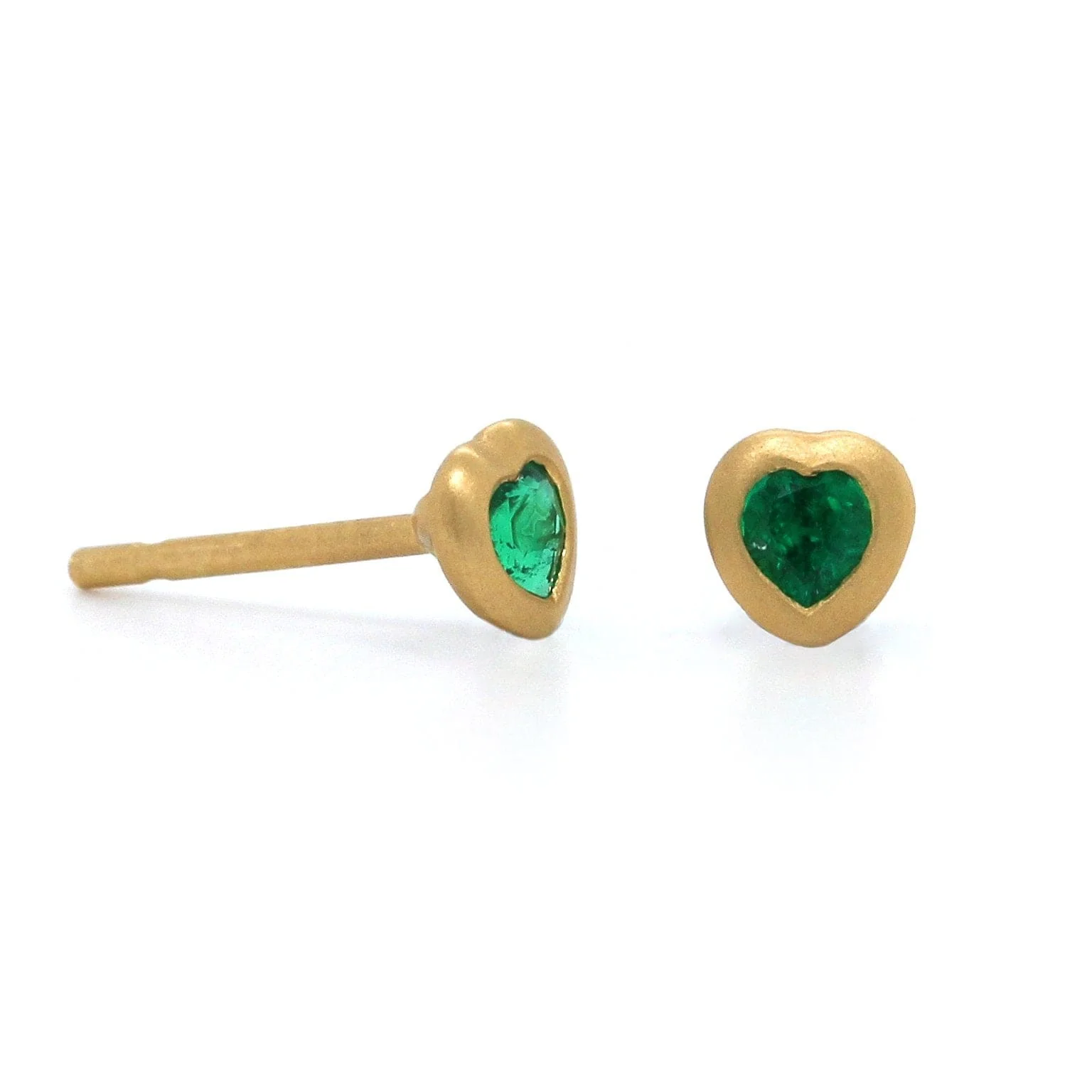 18K Yellow Gold Heart Shaped Emerald Stud Earrings - Image 4