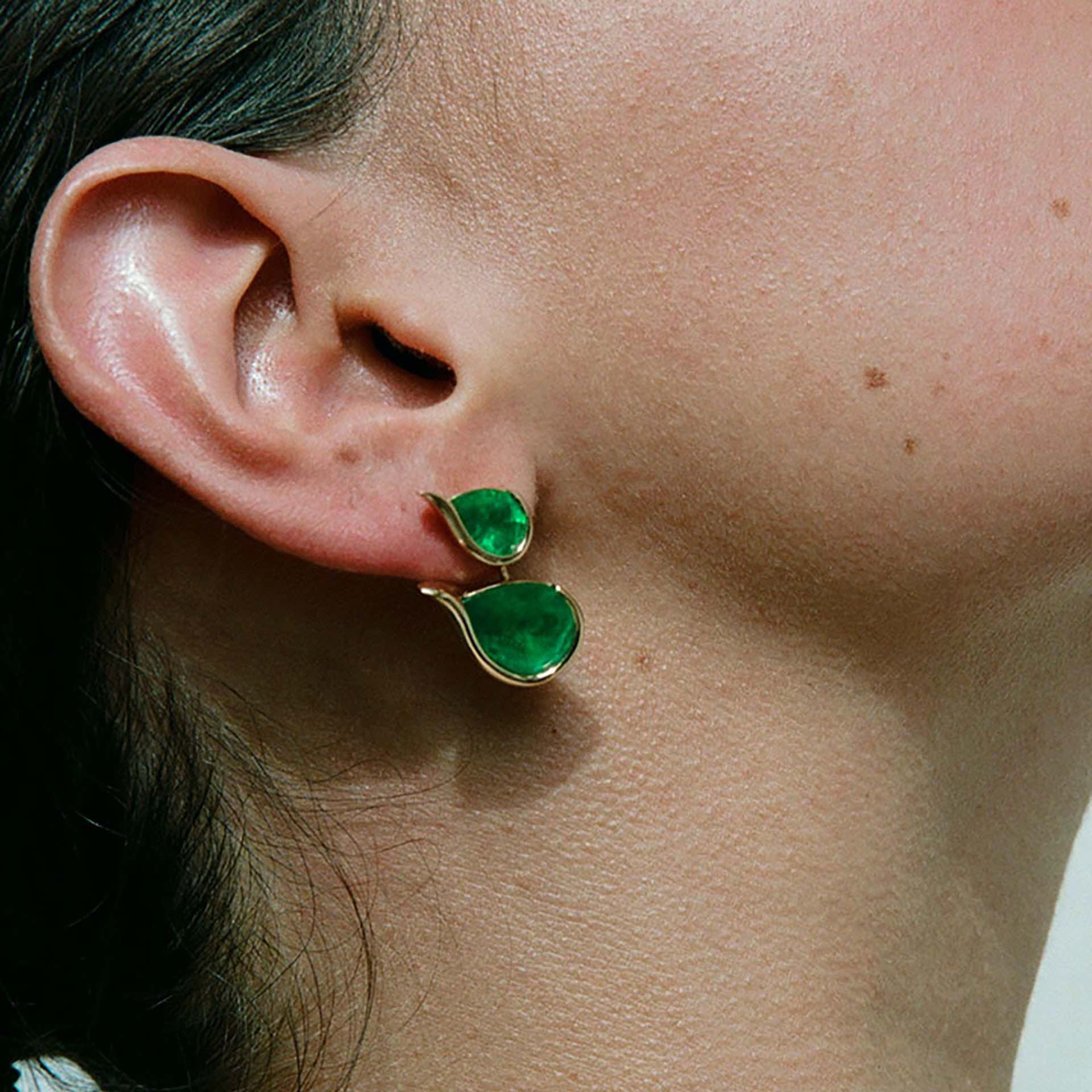 Fernando Jorge 18K Yellow Gold and Emerald Ignite Double Earrings - Image 2