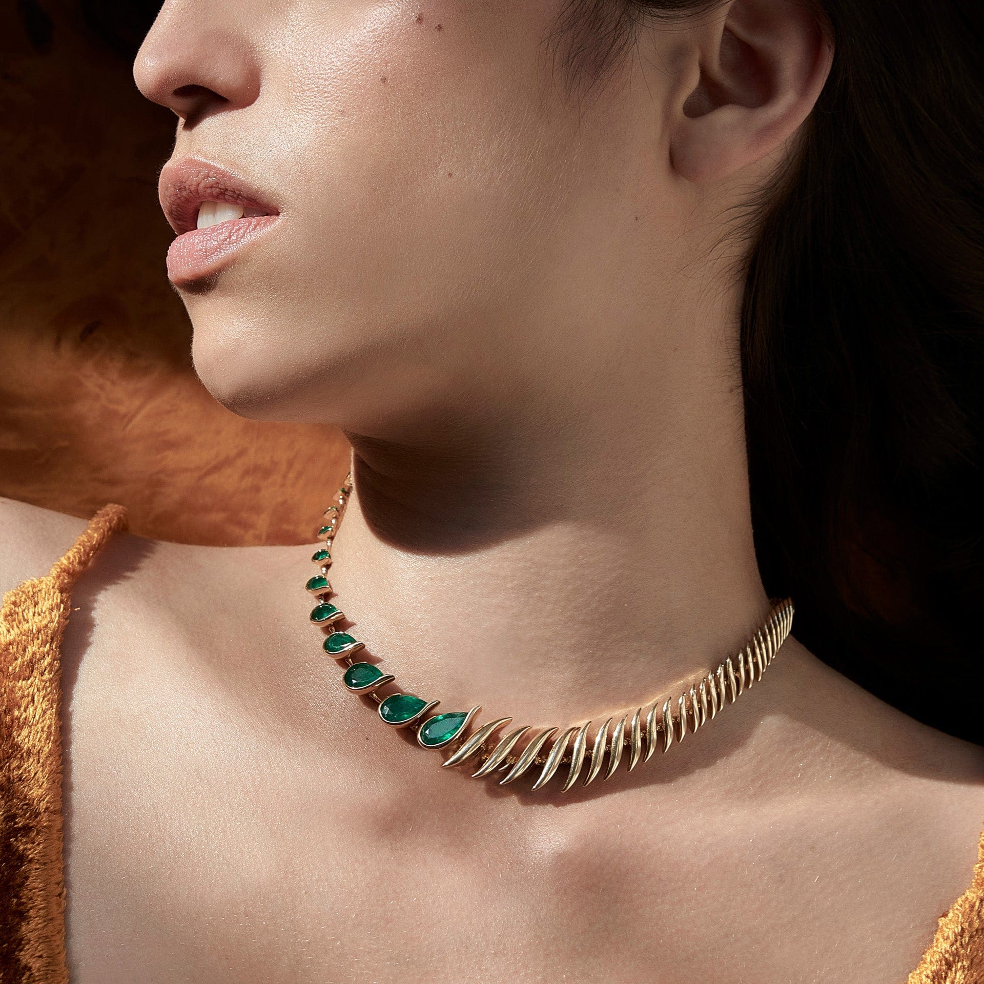 Fernando Jorge 18K Yellow Gold and Emerald Ignite Necklace - Image 2