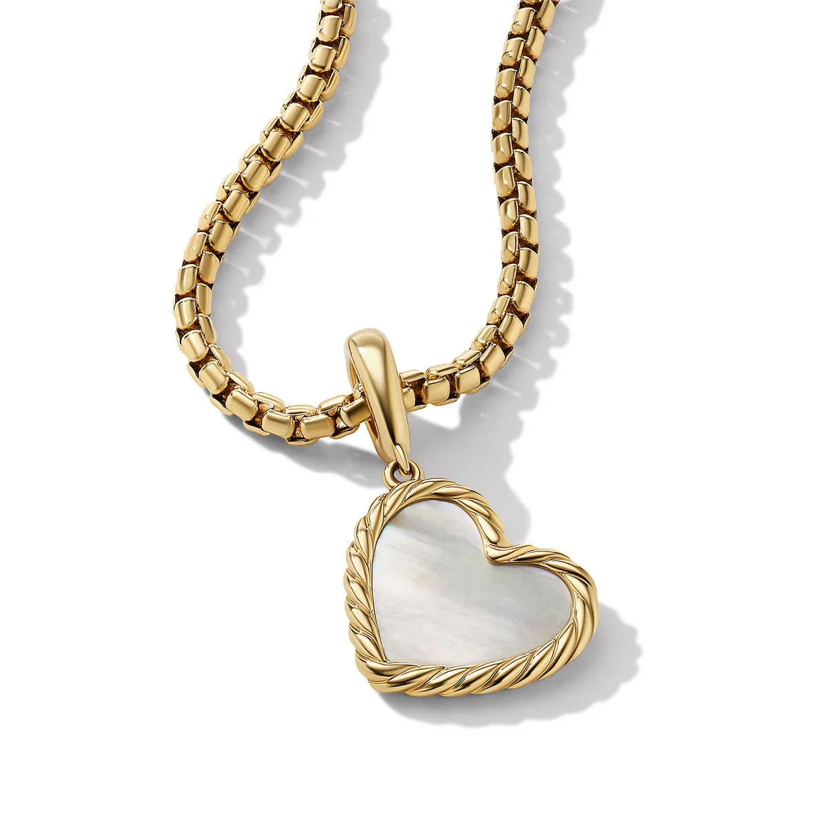 DY Elements® Heart Amulet in 18K Yellow Gold with Mother of Pearl - Image 2